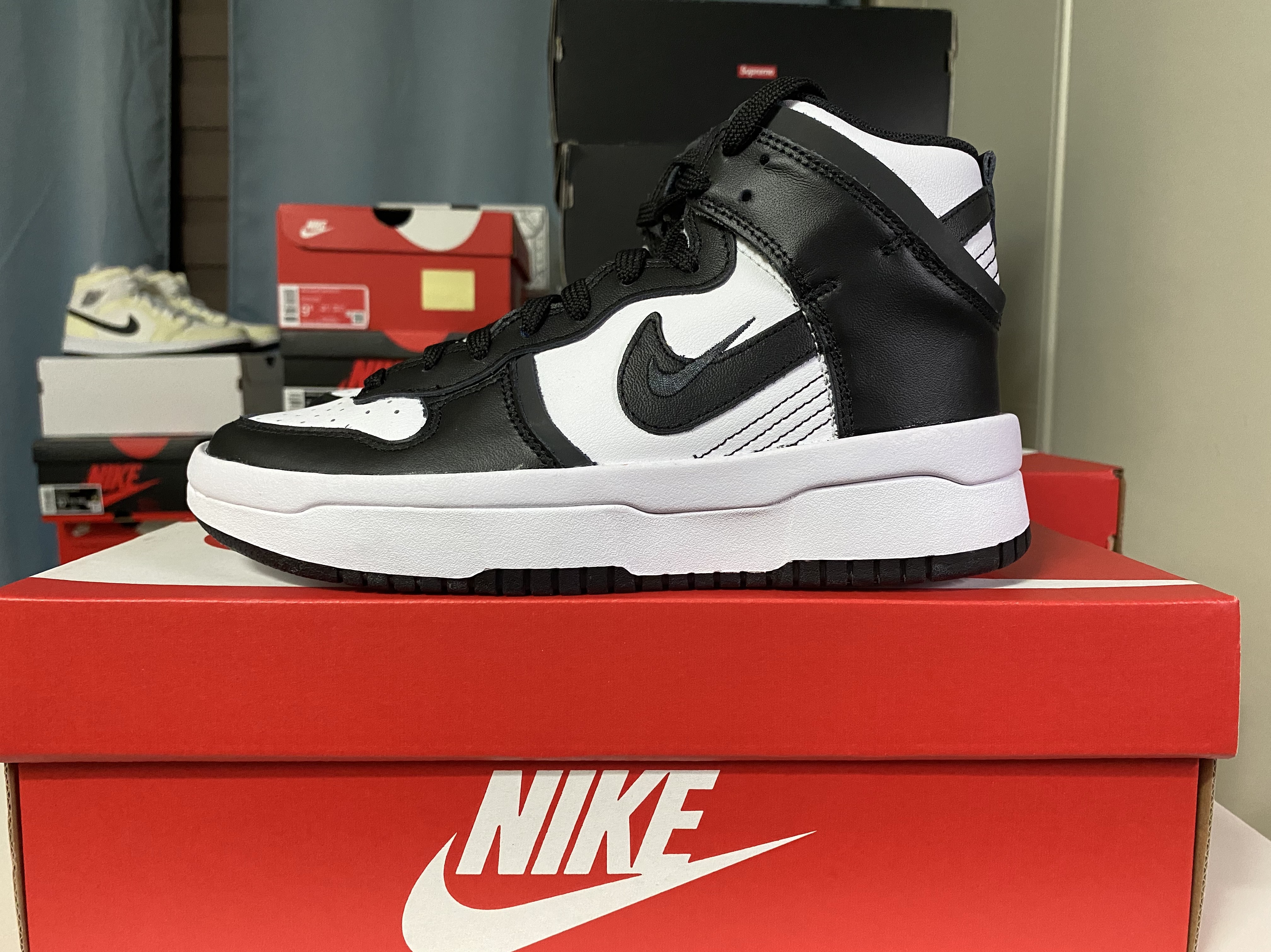 (W) Nike Dunk High Up Black and White 착용 스타일 - 2