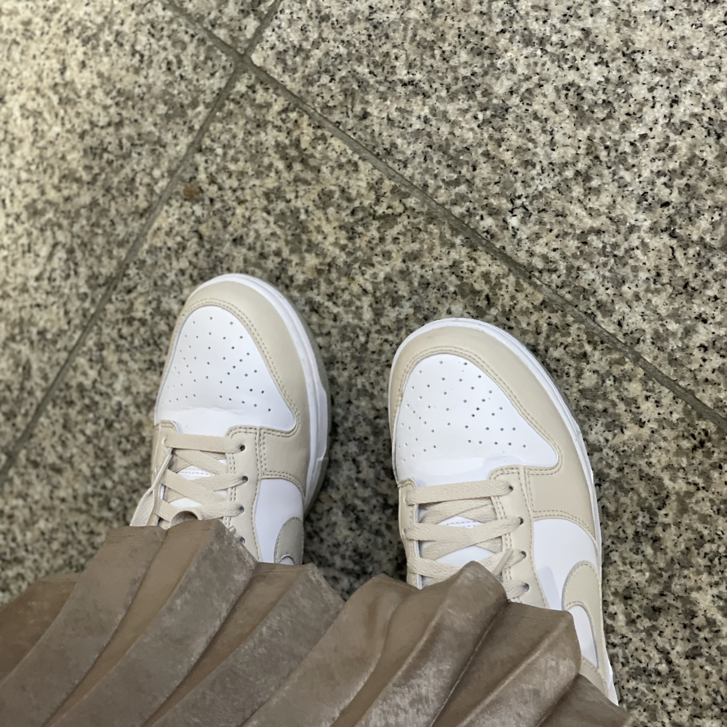 (W) Nike Dunk Low Next Nature Light Orewood Brown 착용 스타일 - 1