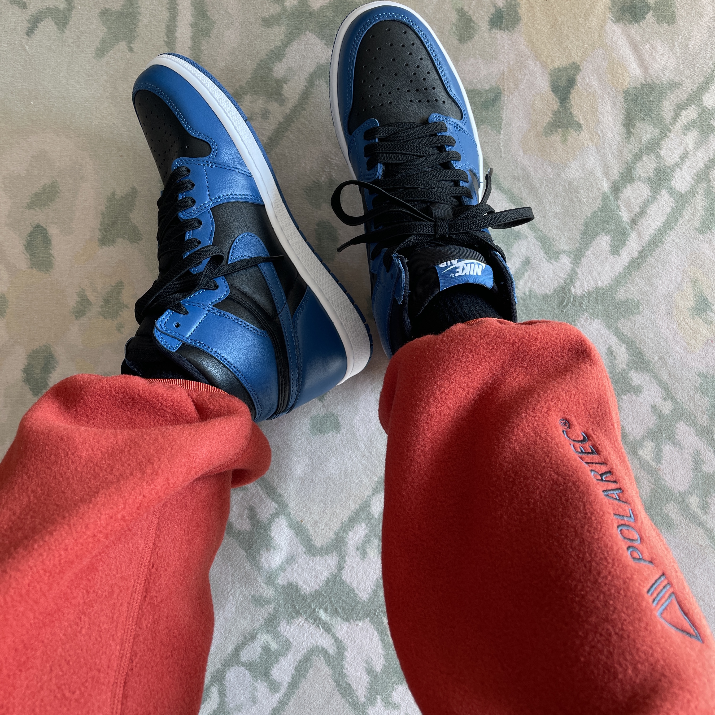 Jordan 1 Retro High OG Dark Marina Blue 착용 스타일 - 3