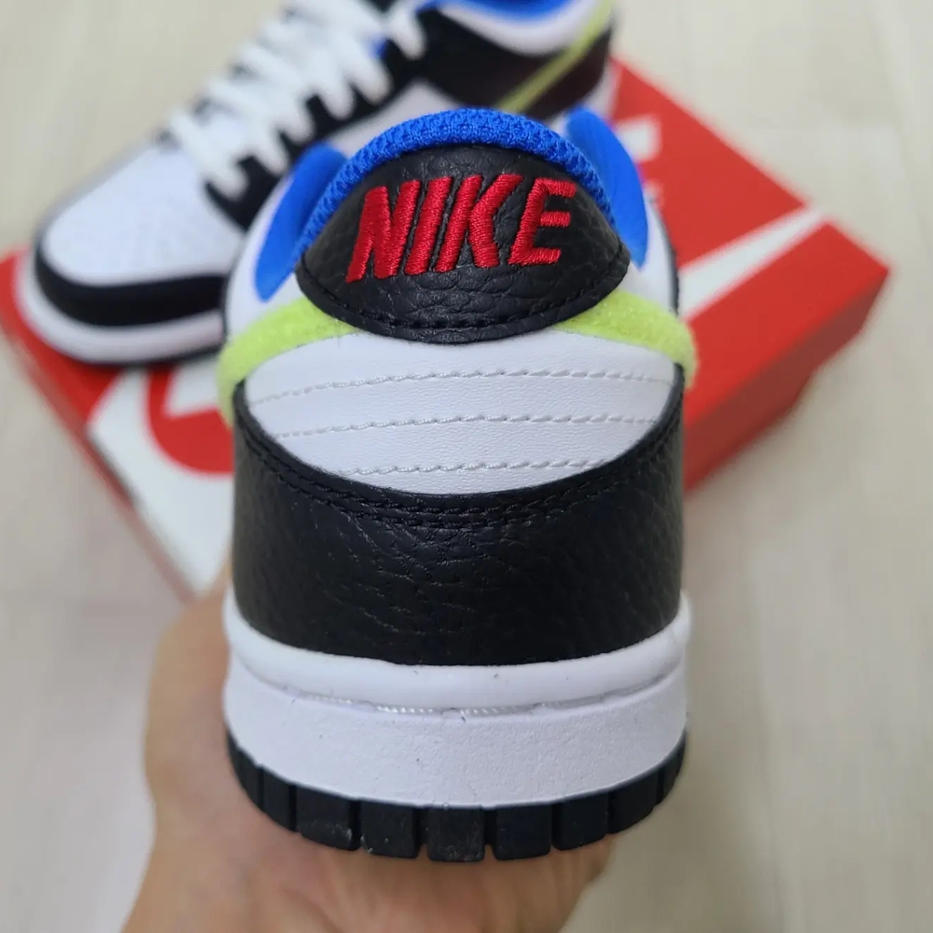 (GS) Nike Dunk Low Signal Blue Lemon Twist 착용 스타일 - 3