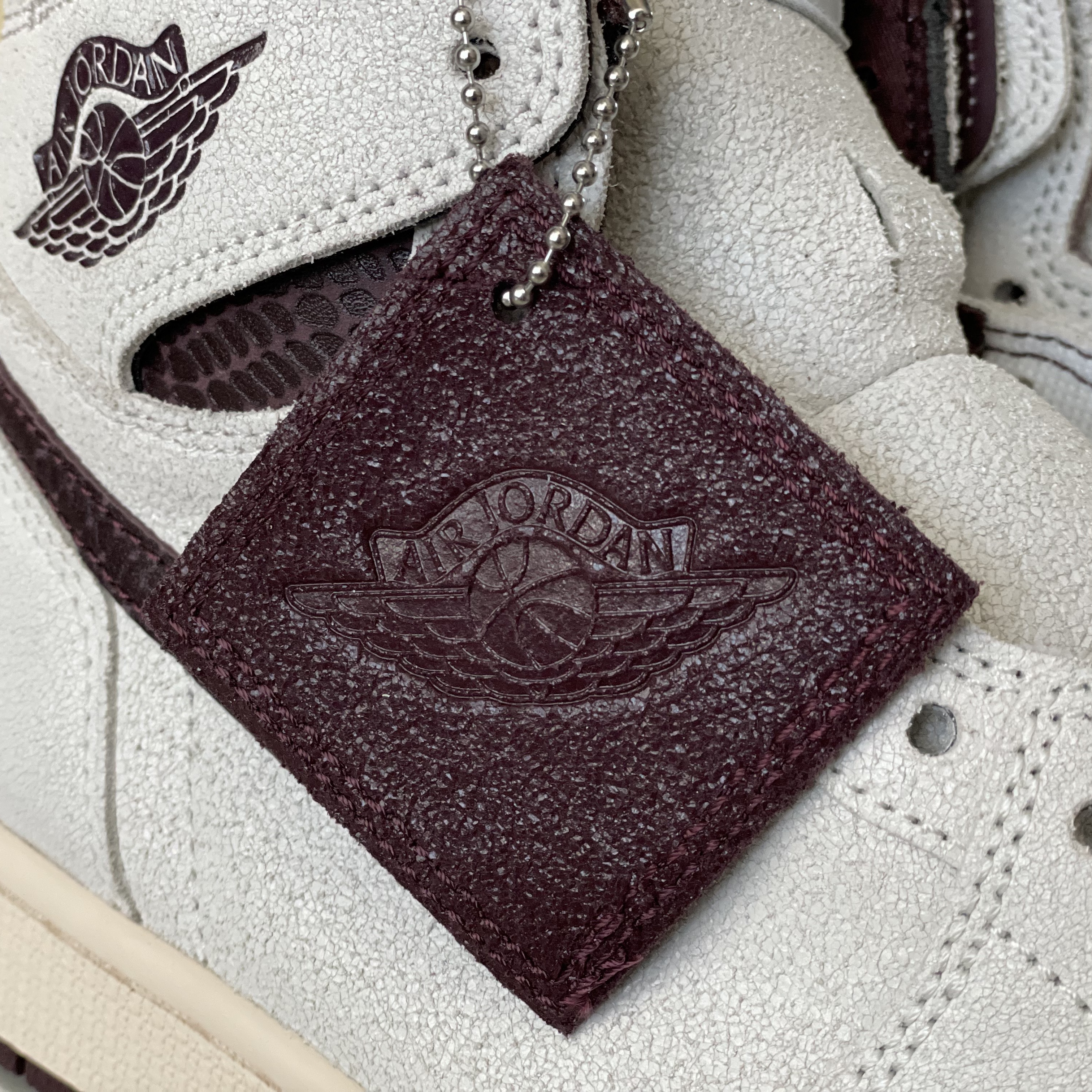 Jordan 1 x A Ma Maniere Retro High OG SP Sail and Burgundy 착용 스타일 - 4