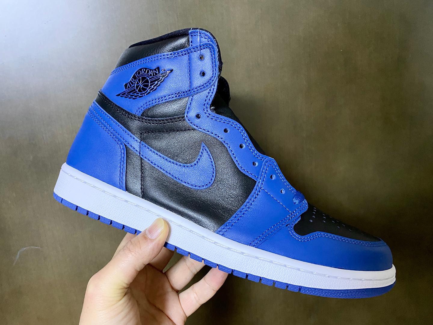 Jordan 1 Retro High OG Dark Marina Blue 착용 스타일 - 1