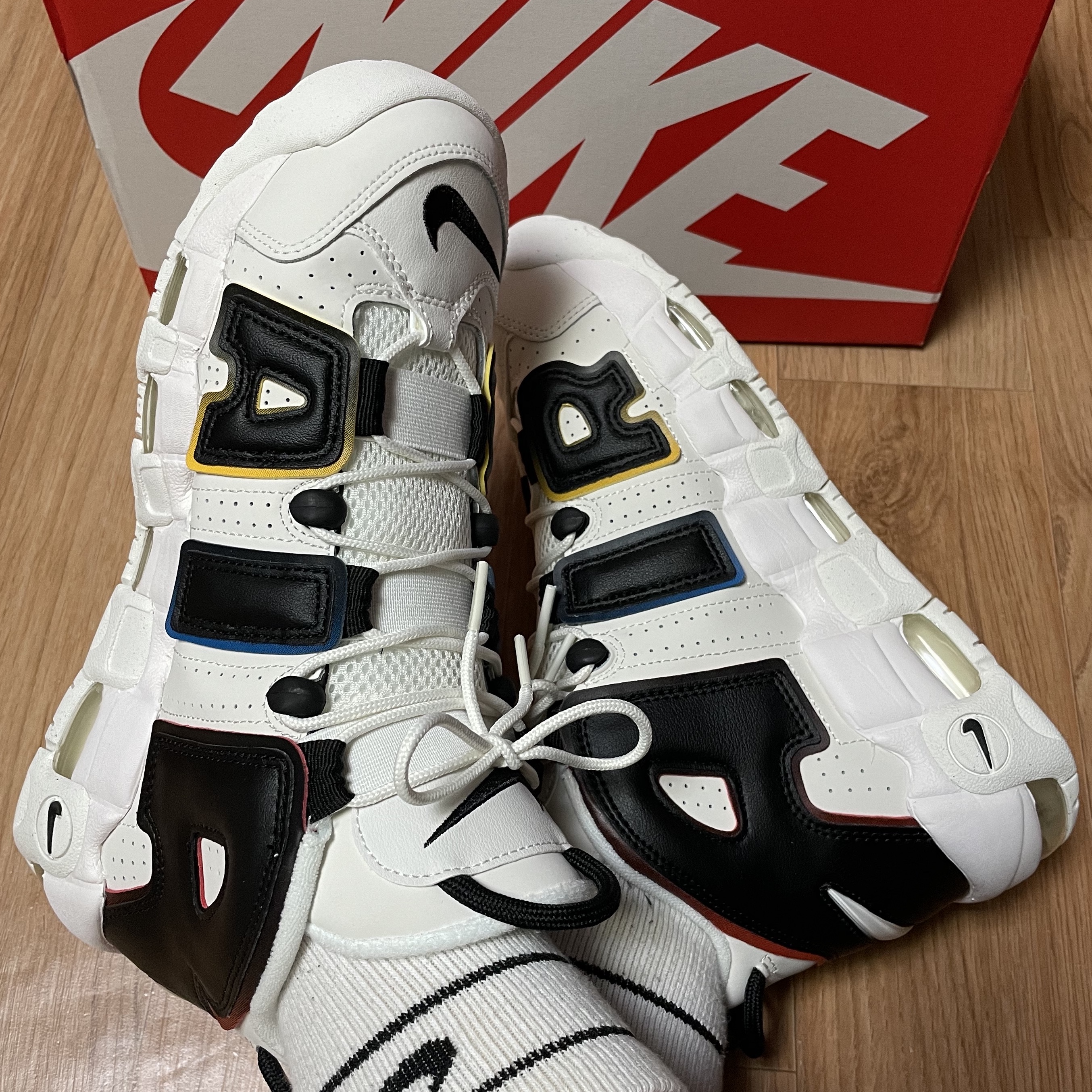 Nike Air More Uptempo 96 Trading Cards 착용 스타일 - 2