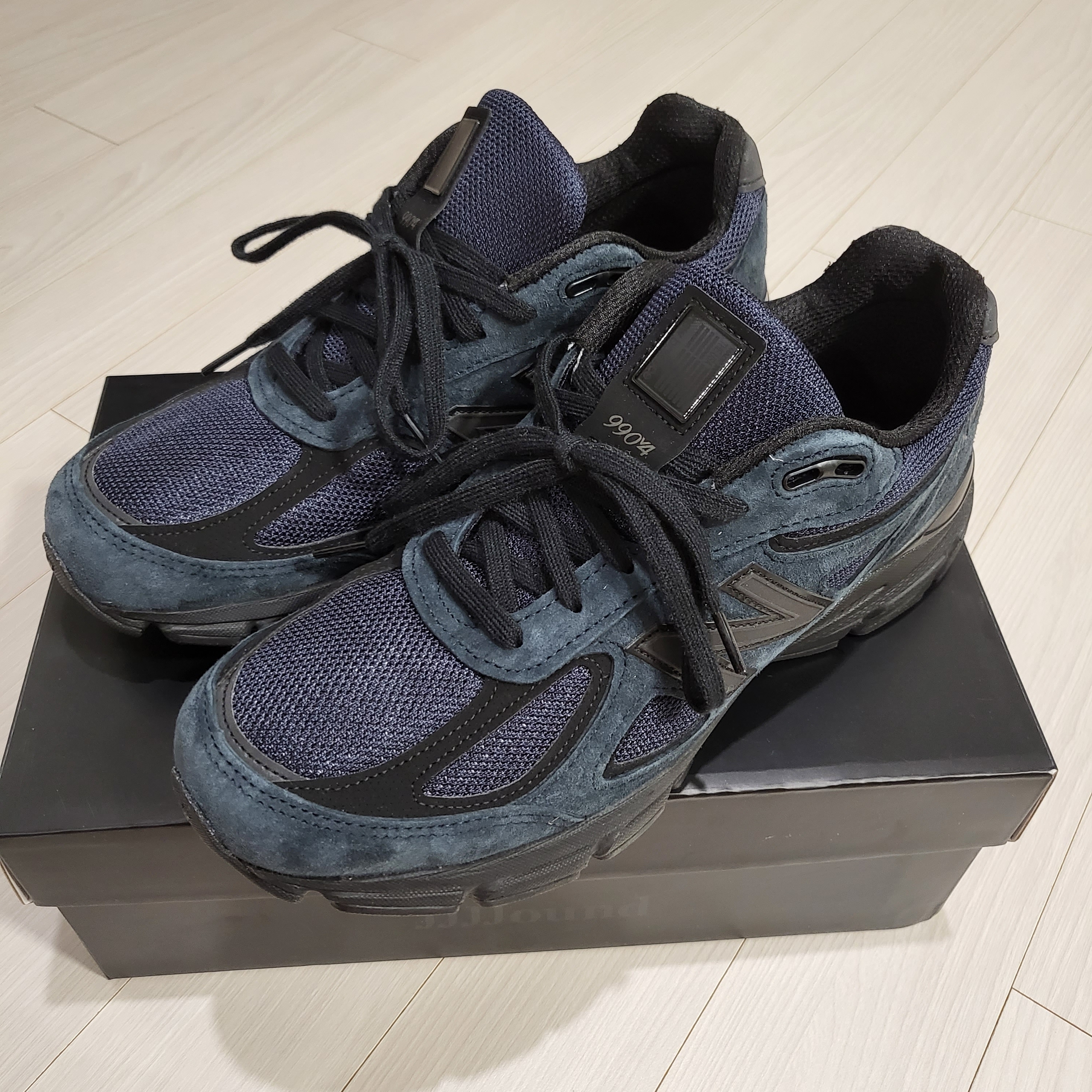 New Balance x JJJJound 990v4 Navy 착용 스타일 - 3