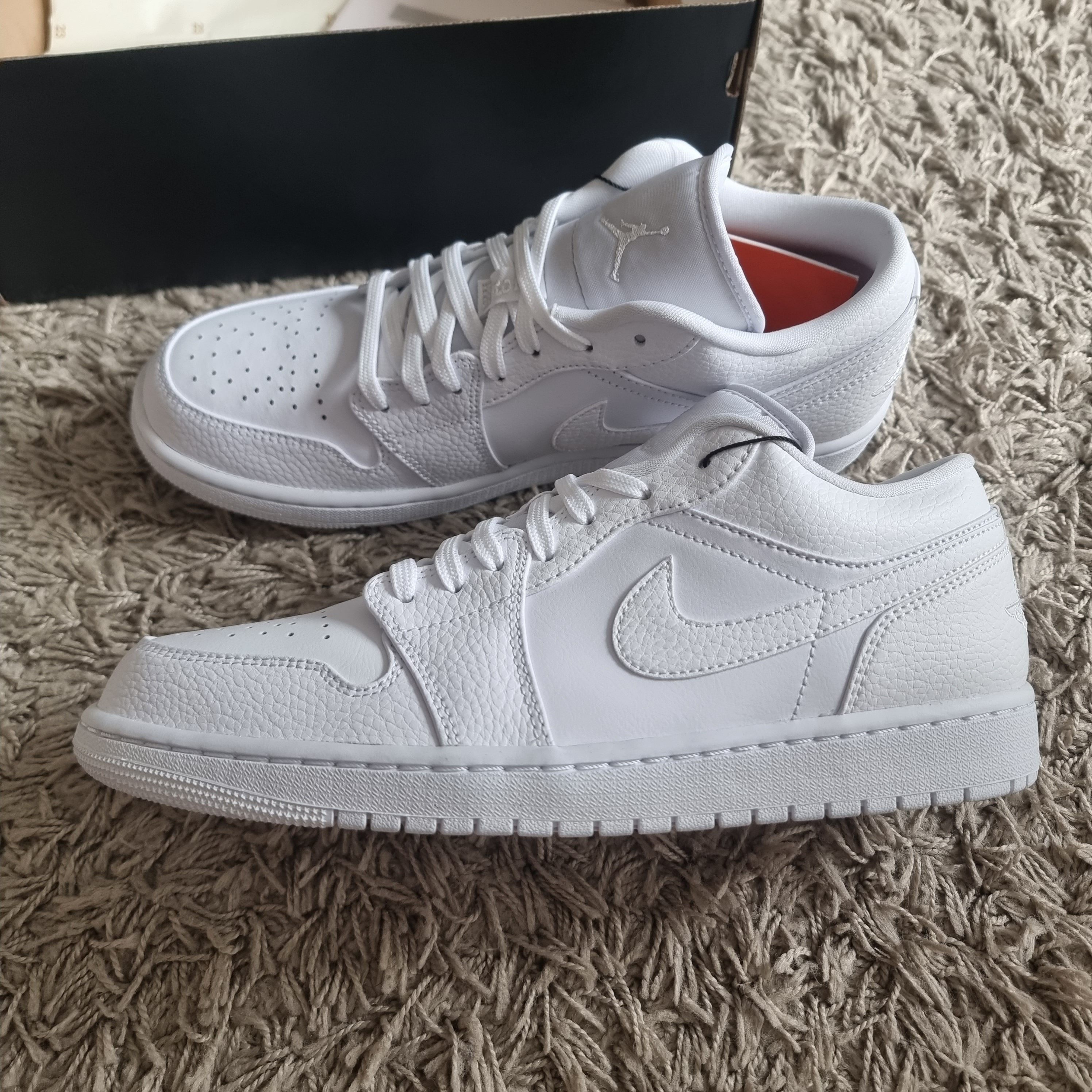 Jordan 1 Low Triple White Tumbled Leather 2020 착용 스타일