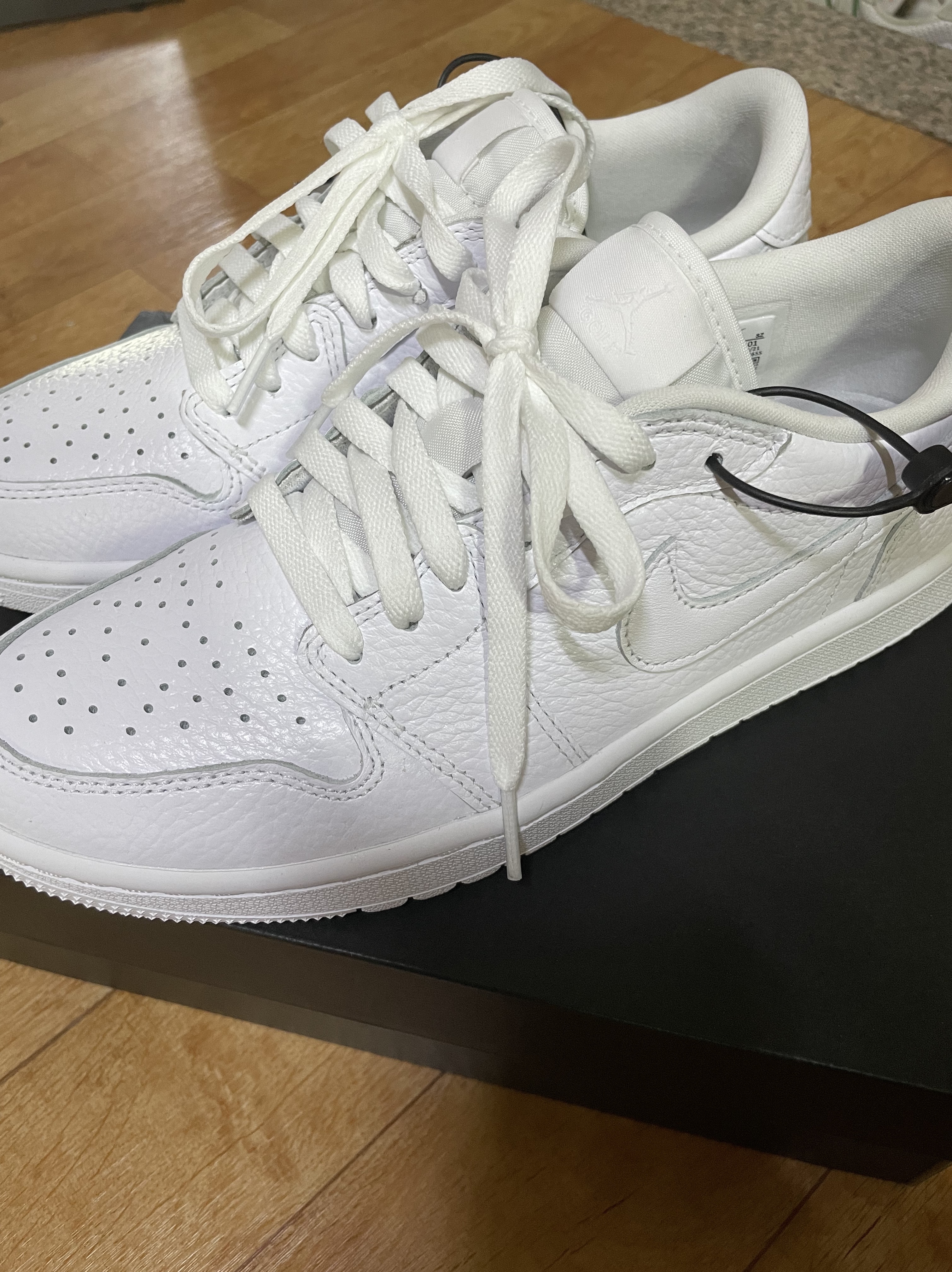 Jordan 1 Low Golf Triple White 착용 스타일