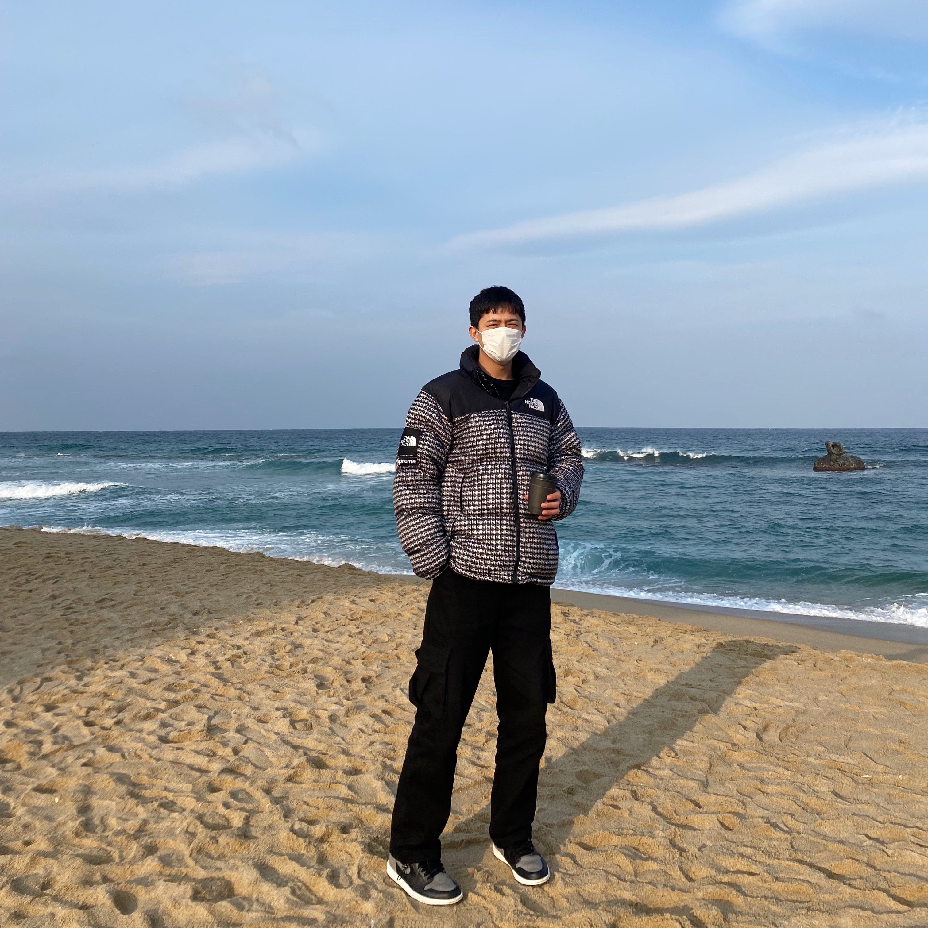 Supreme x The North Face Studded Nuptse Jacket Black - 21SS, Jordan 1 Retro High OG Shadow 2018 착용 스타일