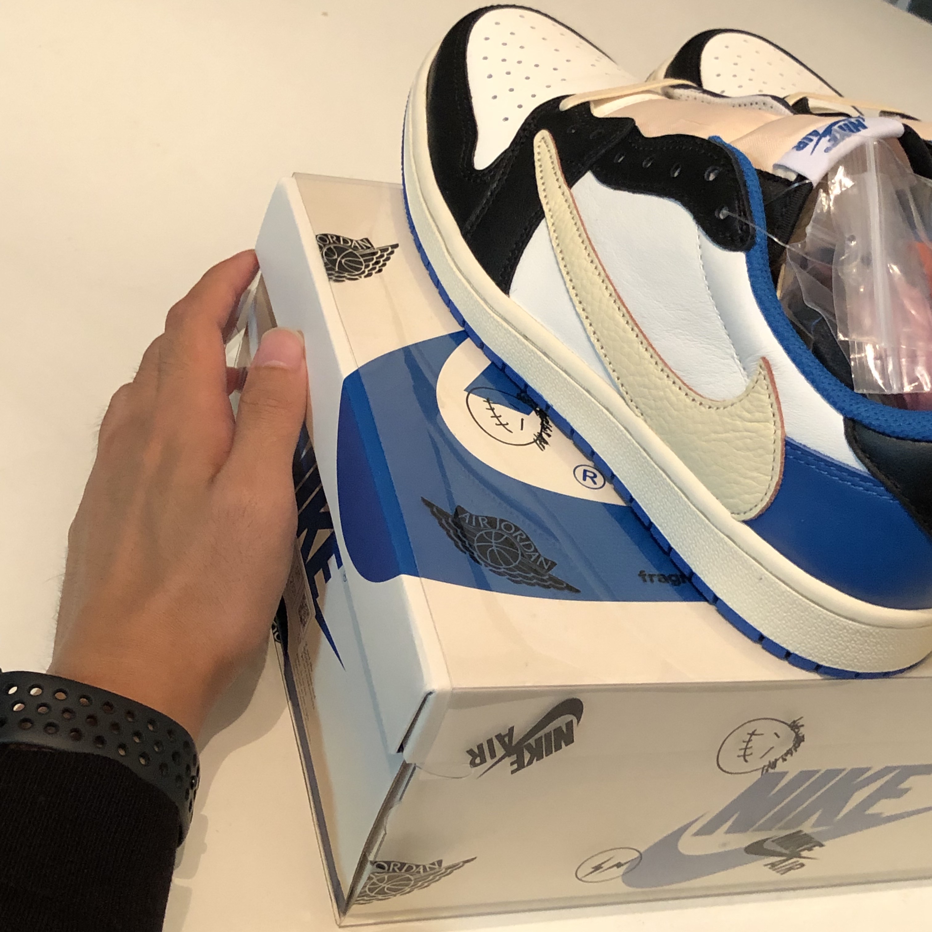 Jordan 1 x Travis Scott x Fragment Retro Low OG SP Military Blue 착용 스타일