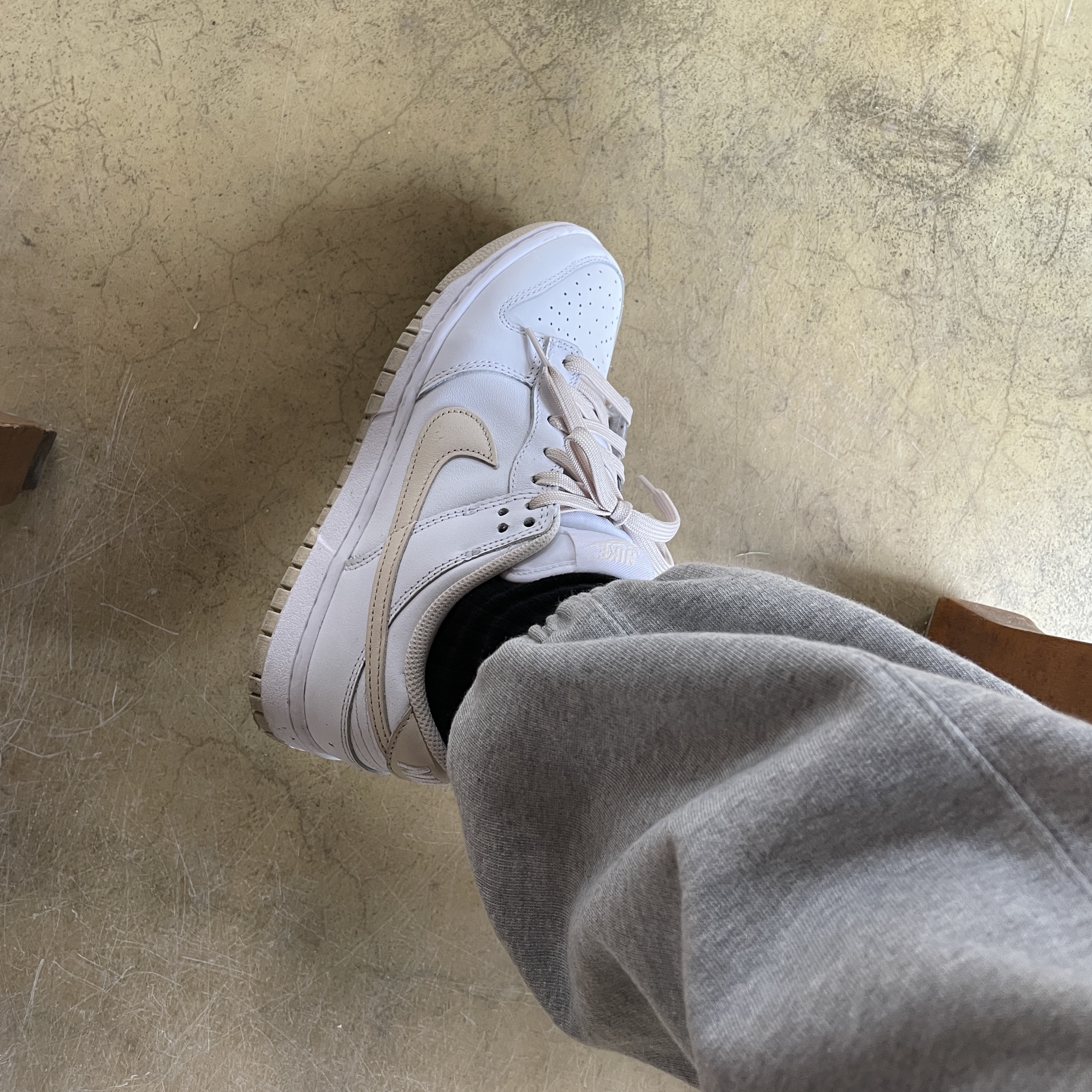 (W) Nike Dunk Low Pearl White 착용 스타일 - 2