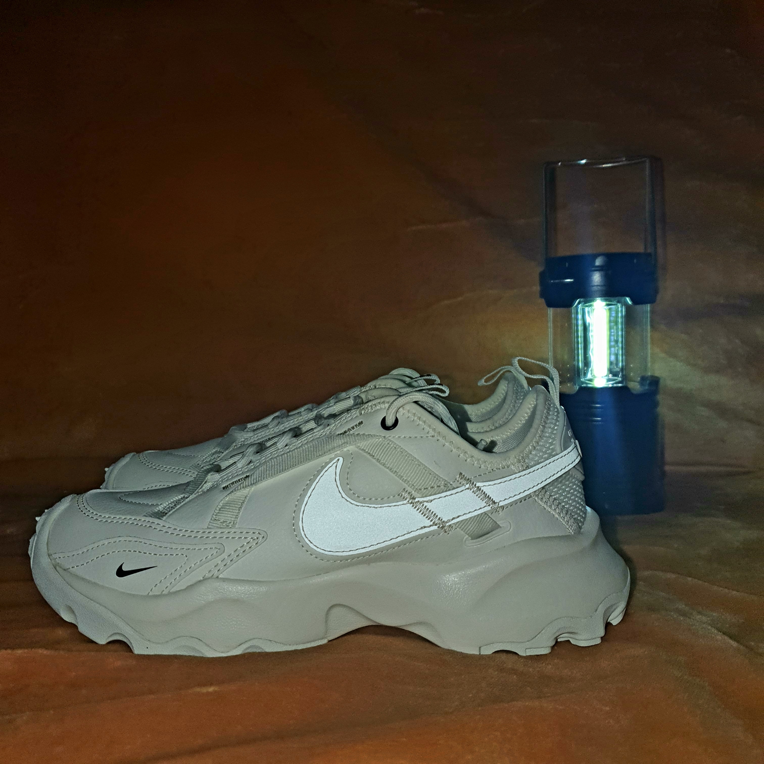 (W) Nike TC 7900 Summit White 착용 스타일 - 3