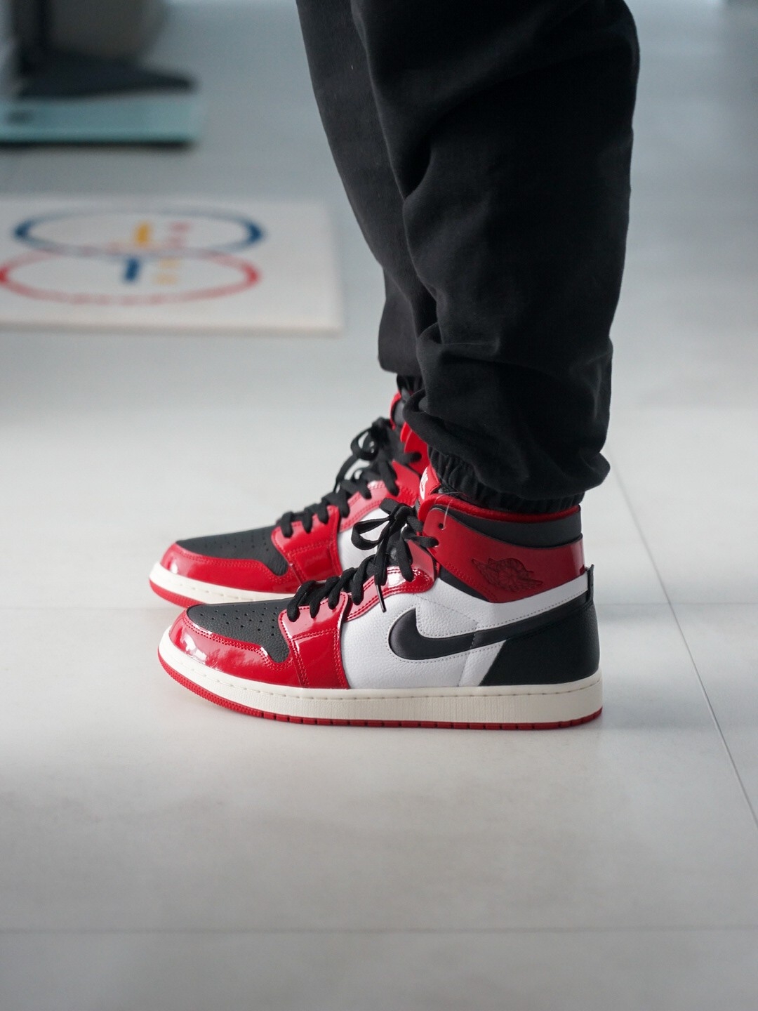 (W) Jordan 1 Zoom Air CMFT Gym Red Black 착용 스타일 - 3
