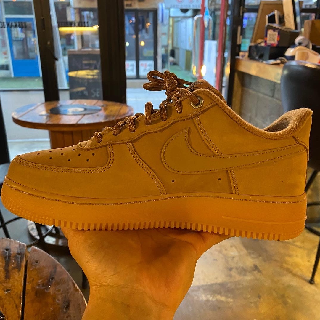 Nike Air Force 1 '07 WB Flax 착용 스타일 - 3