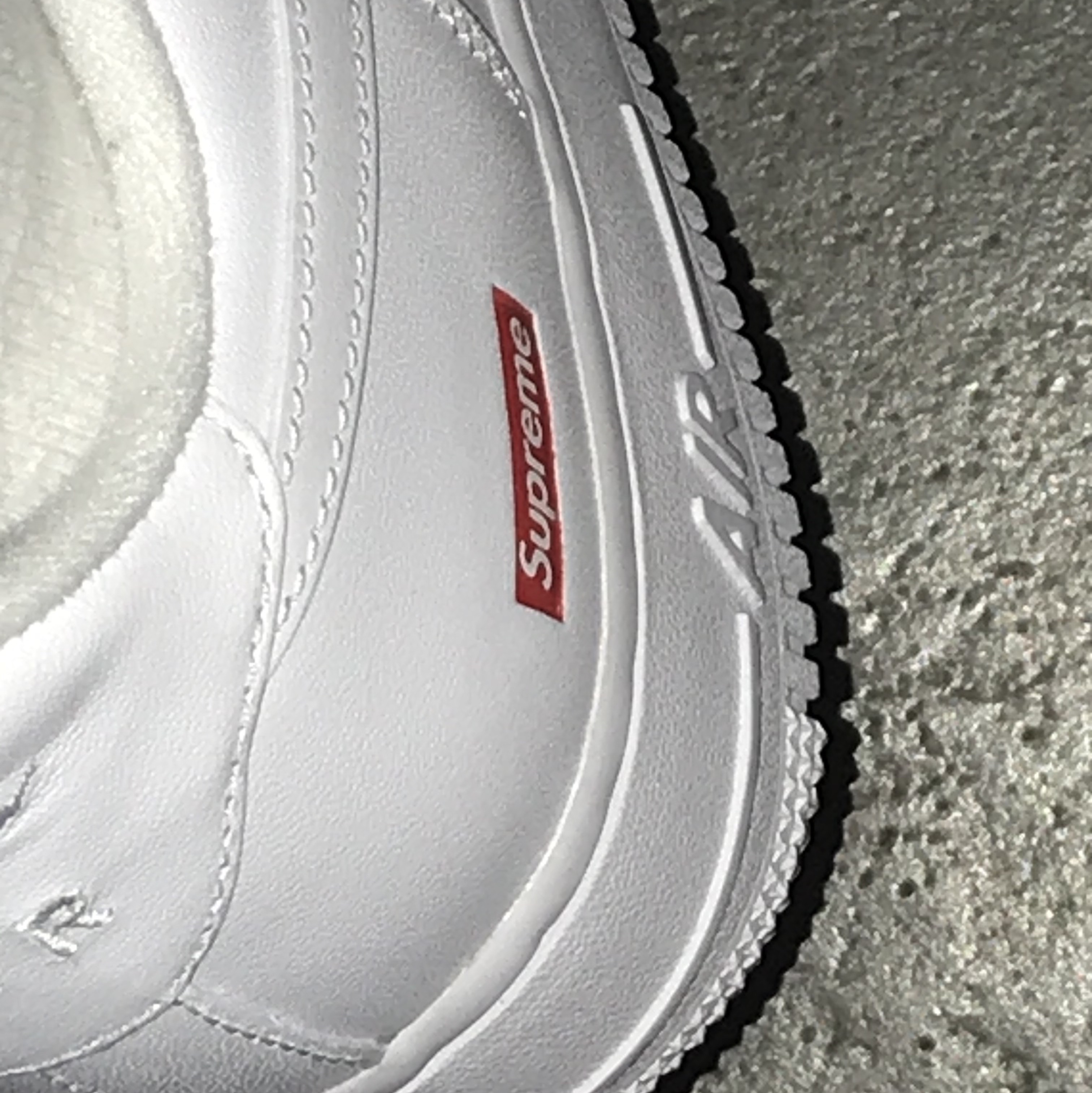 Nike x Supreme Air Force 1 Low White 착용 스타일