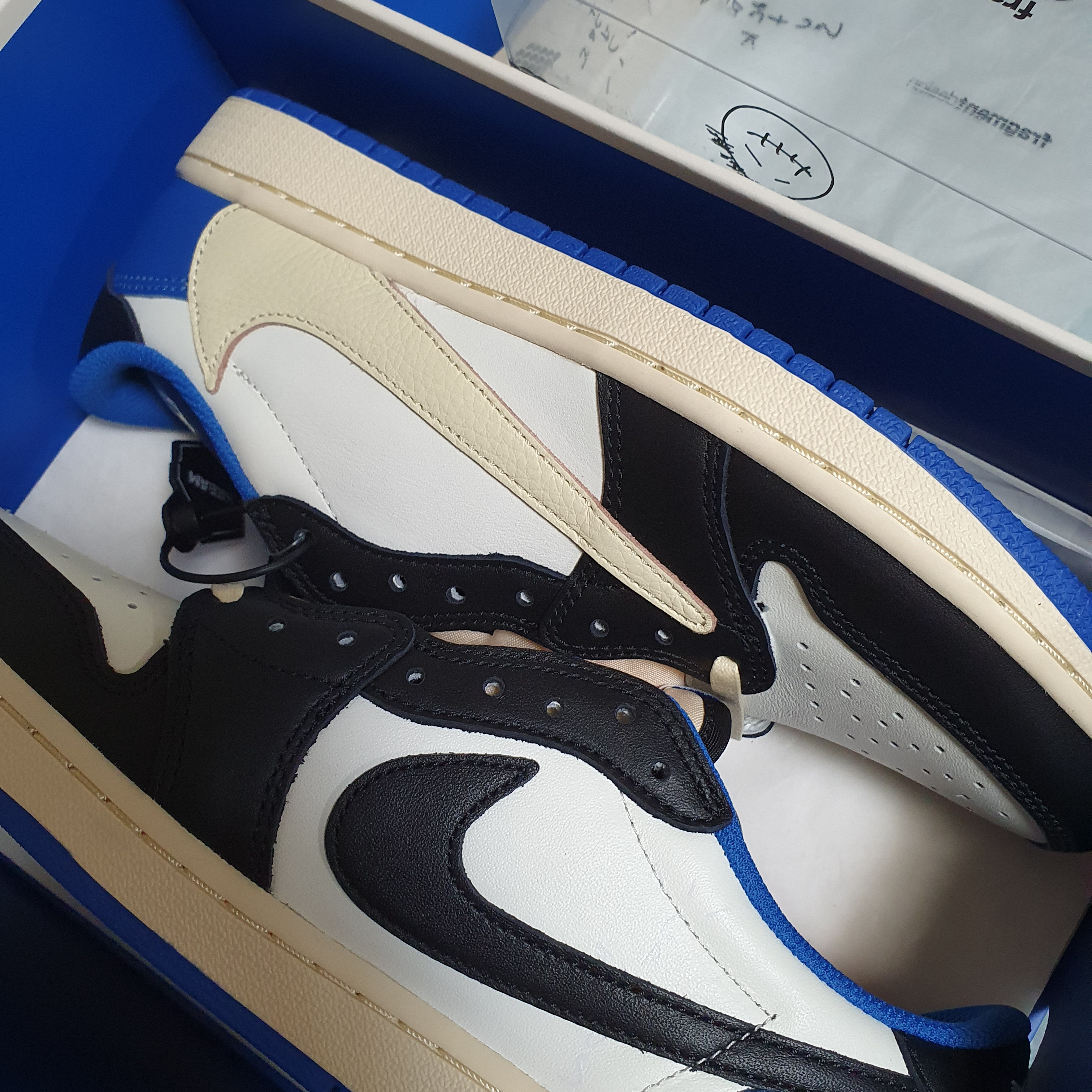 Jordan 1 x Travis Scott x Fragment Retro Low OG SP Military Blue 착용 스타일