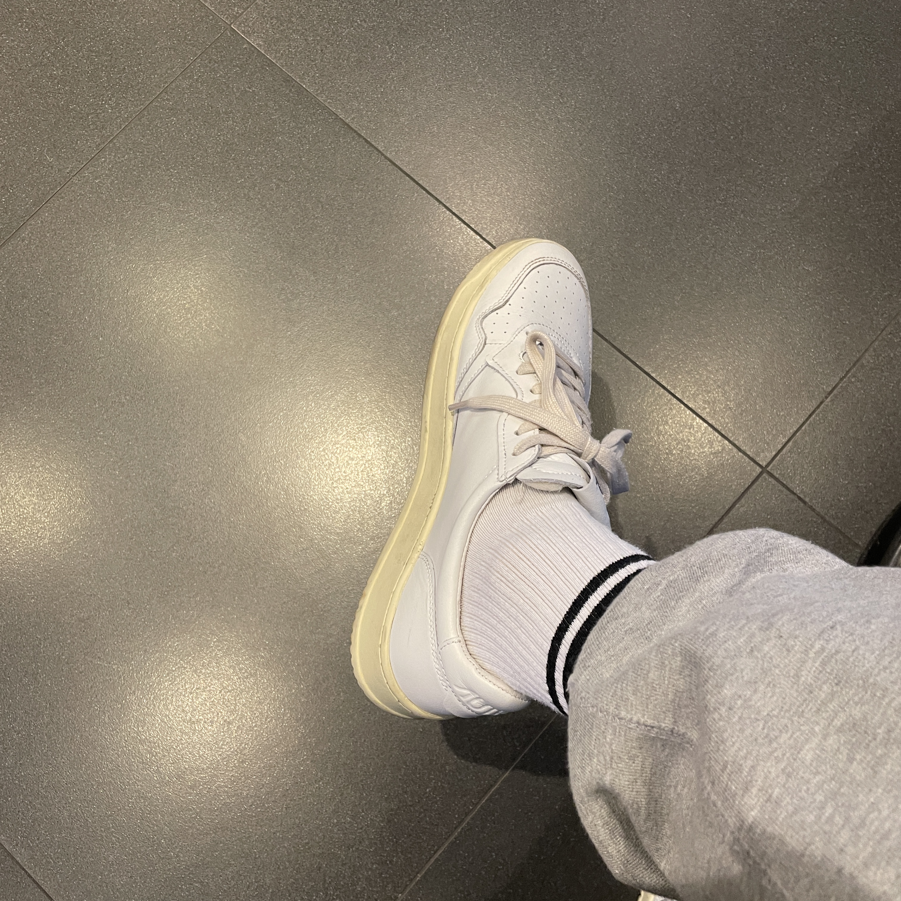Autry Medalist Low Leather Sneakers White, Stone Island 64151 Cotton Fleece Hooded Sweatshirt Melange Grey - 21SS 착용 스타일 - 2