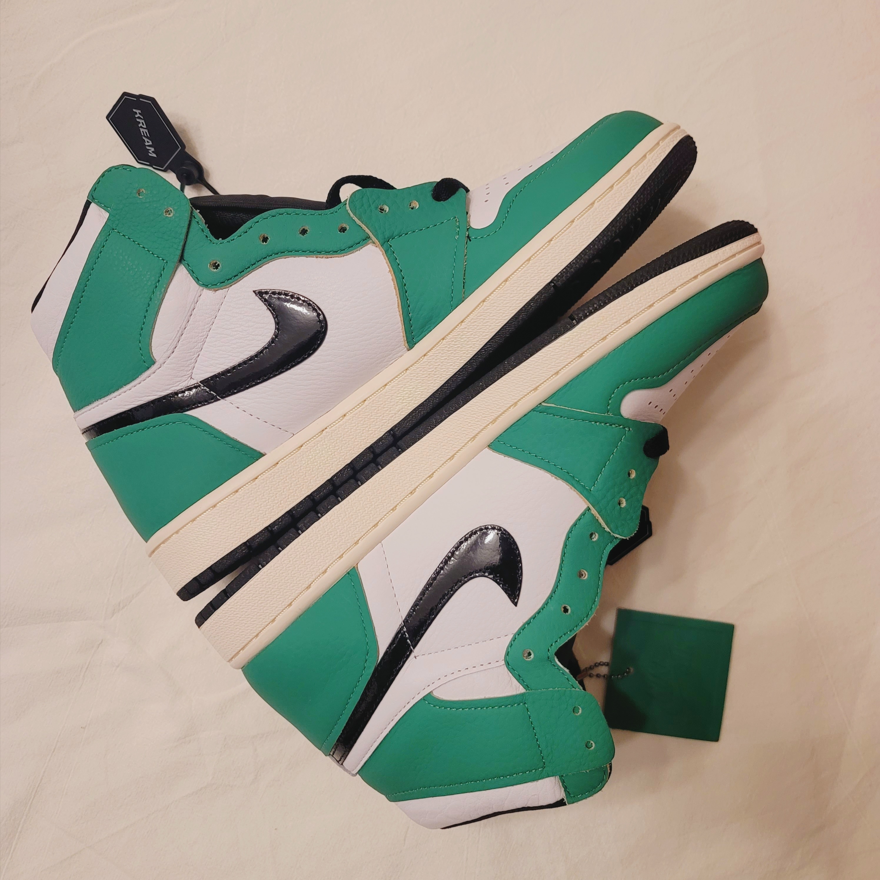 (W) Jordan 1 Retro High OG Lucky Green 착용 스타일 - 2