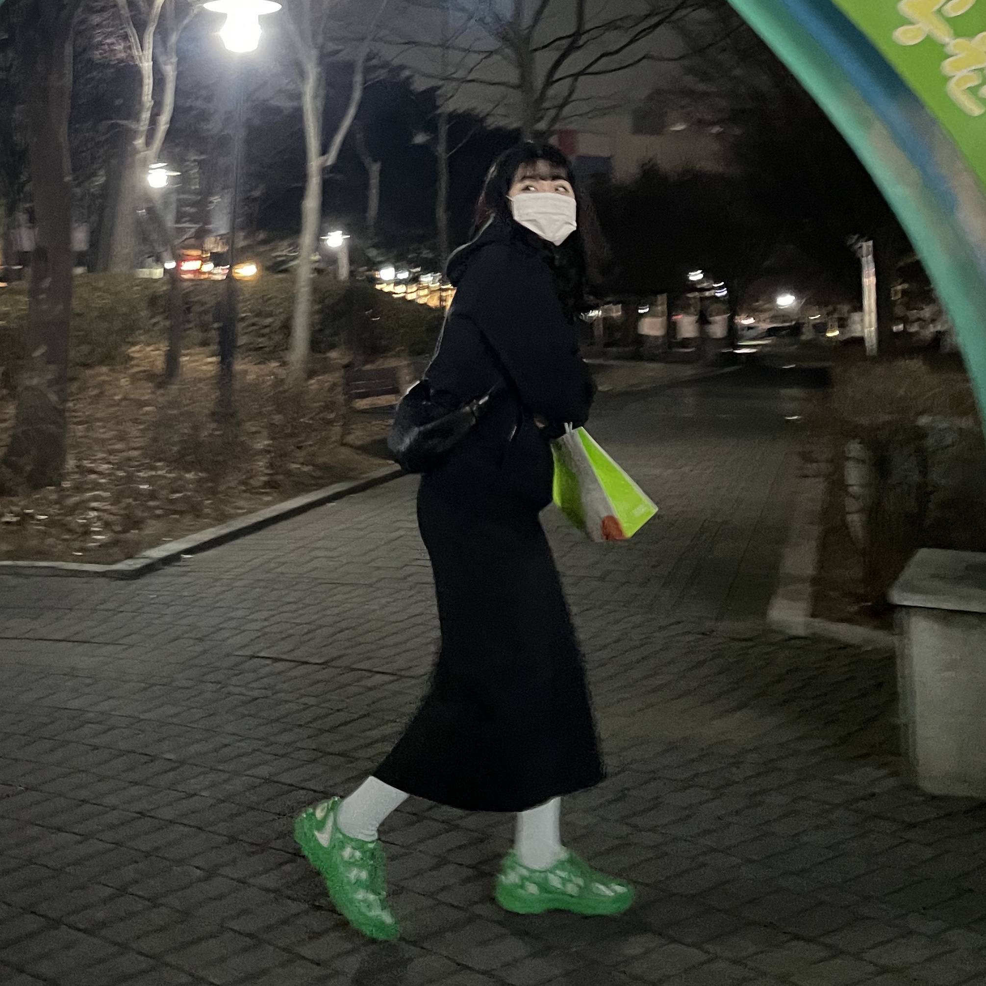 Asics x Kiko Kostadinov Gel-Kiril Cilantro, Lemaire Small Croissant Bag Coated Linen Canvas Black 착용 스타일