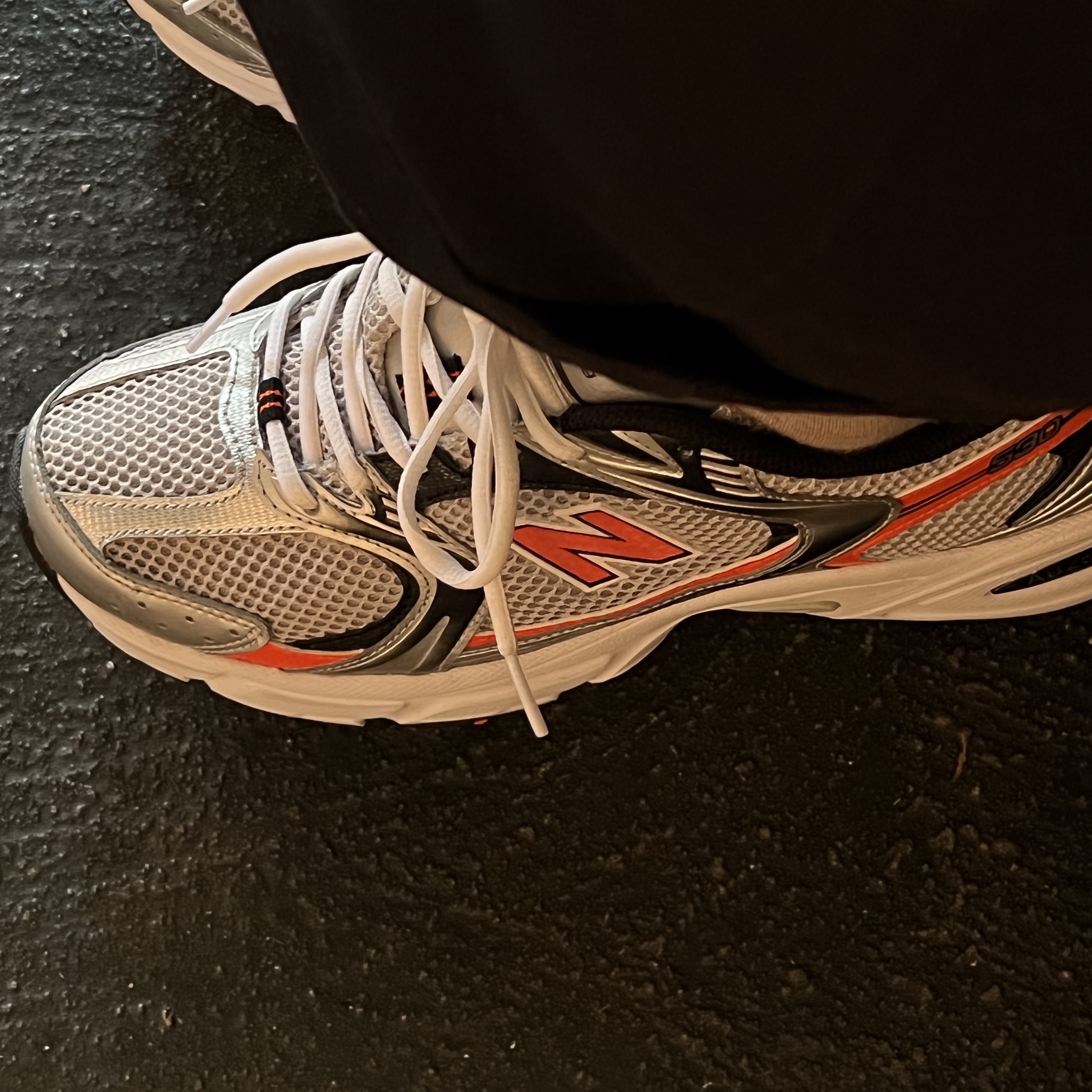 New Balance 530 Metal Orange 착용 스타일