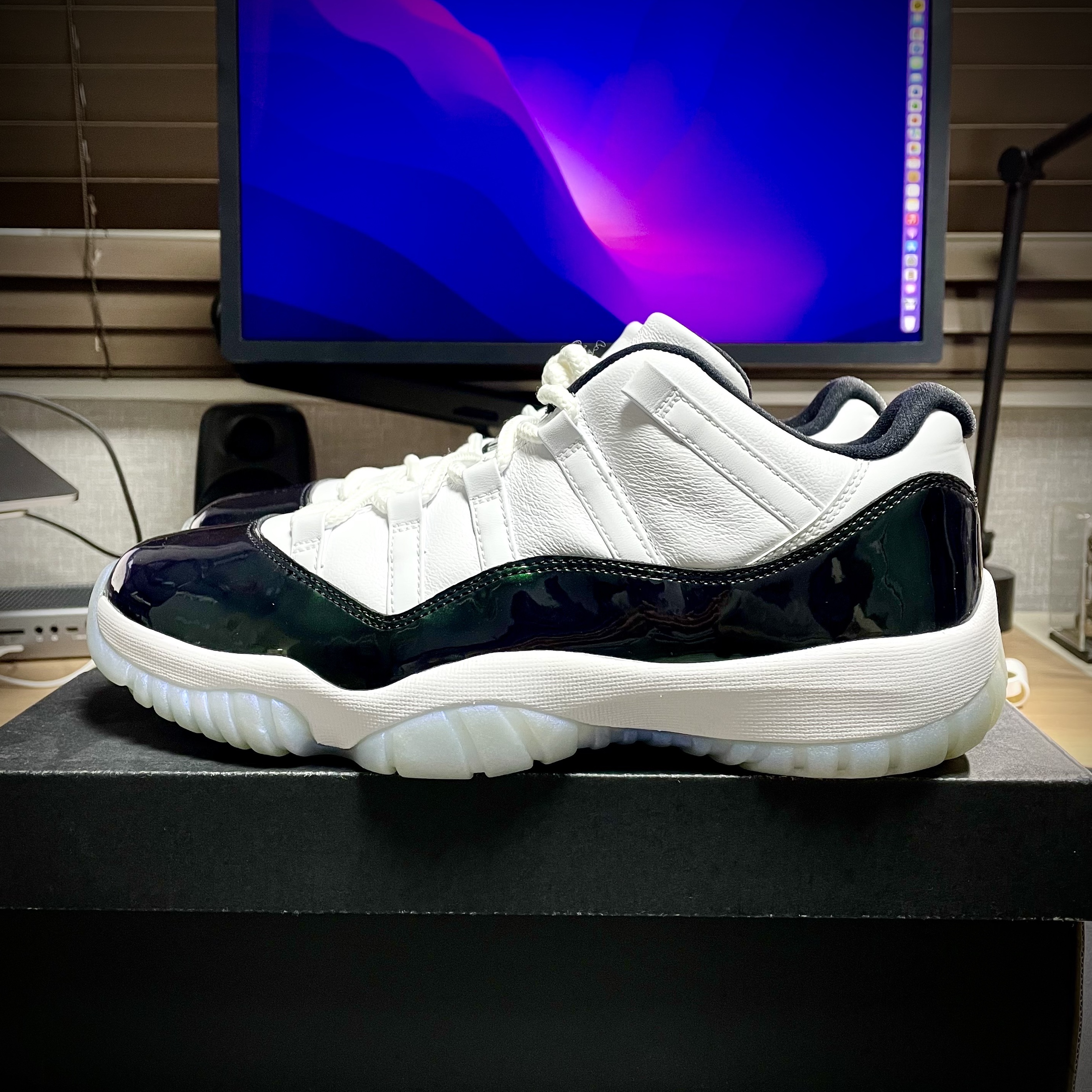 Jordan 11 Retro Low Iridescent 착용 스타일 - 2
