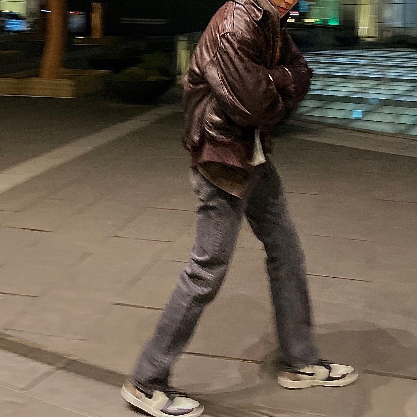 Jordan 1 Retro High OG Black Mocha 착용 스타일 - 2