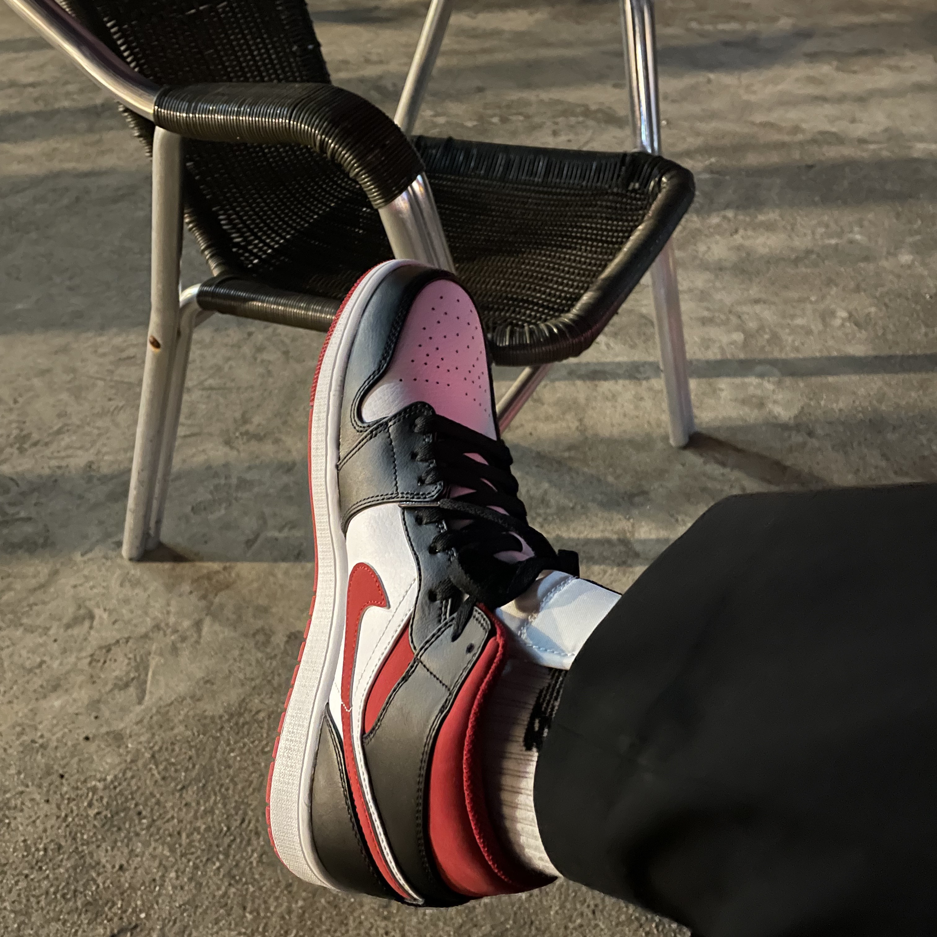 Jordan 1 Mid Gym Red Black White 착용 스타일