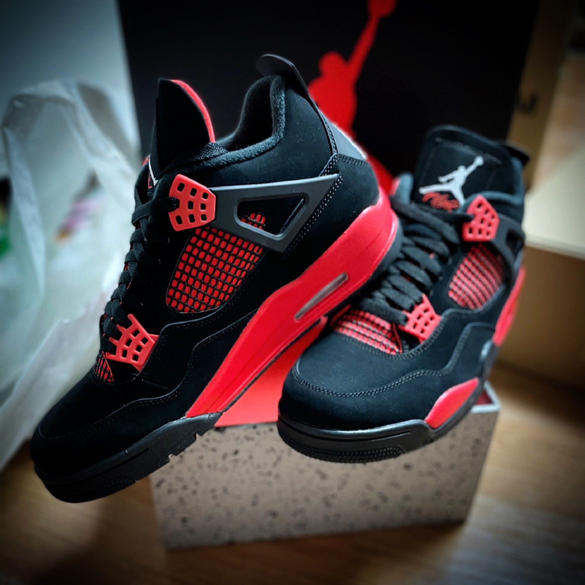 Jordan 4 Retro Crimson 착용 스타일