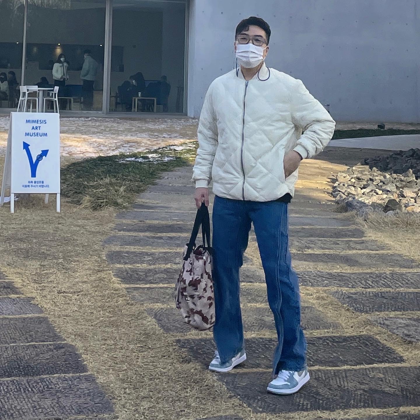 Jordan 1 Retro High OG Hyper Royal 착용 스타일
