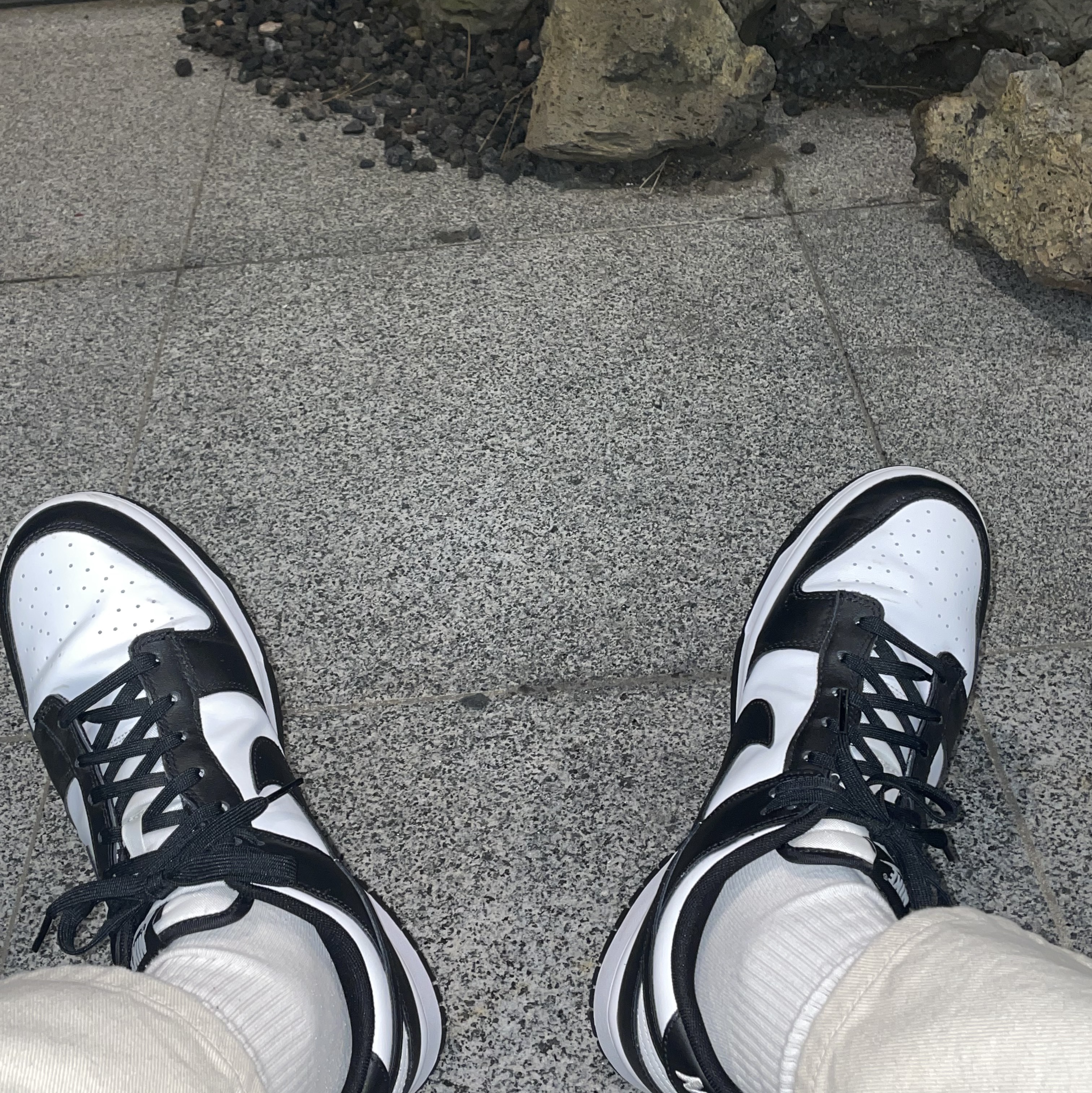 Nike Dunk Low Retro Black, Adidas BW Army White 착용 스타일 - 1