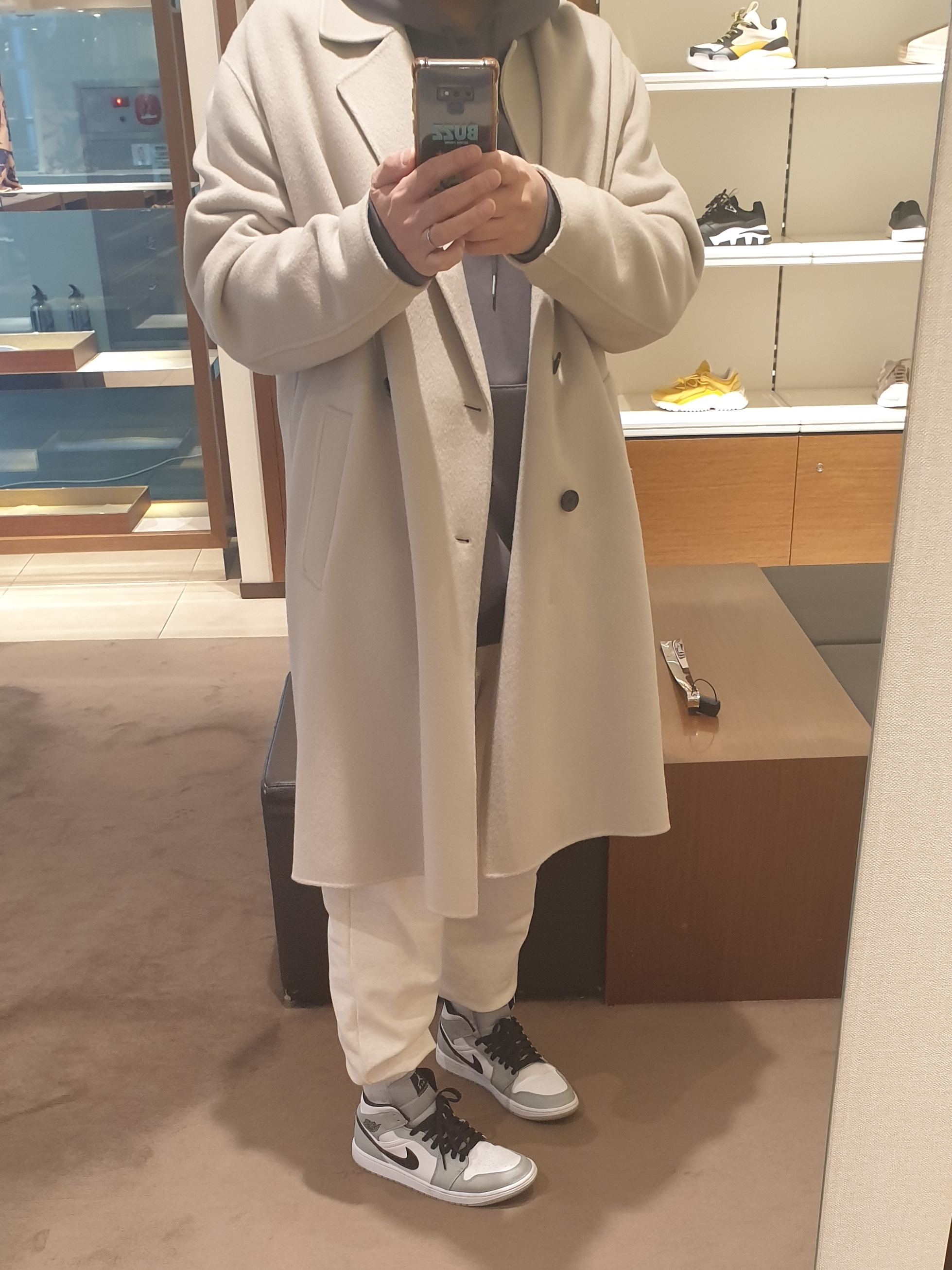 Jordan 1 Mid Light Smoke Grey 착용 스타일