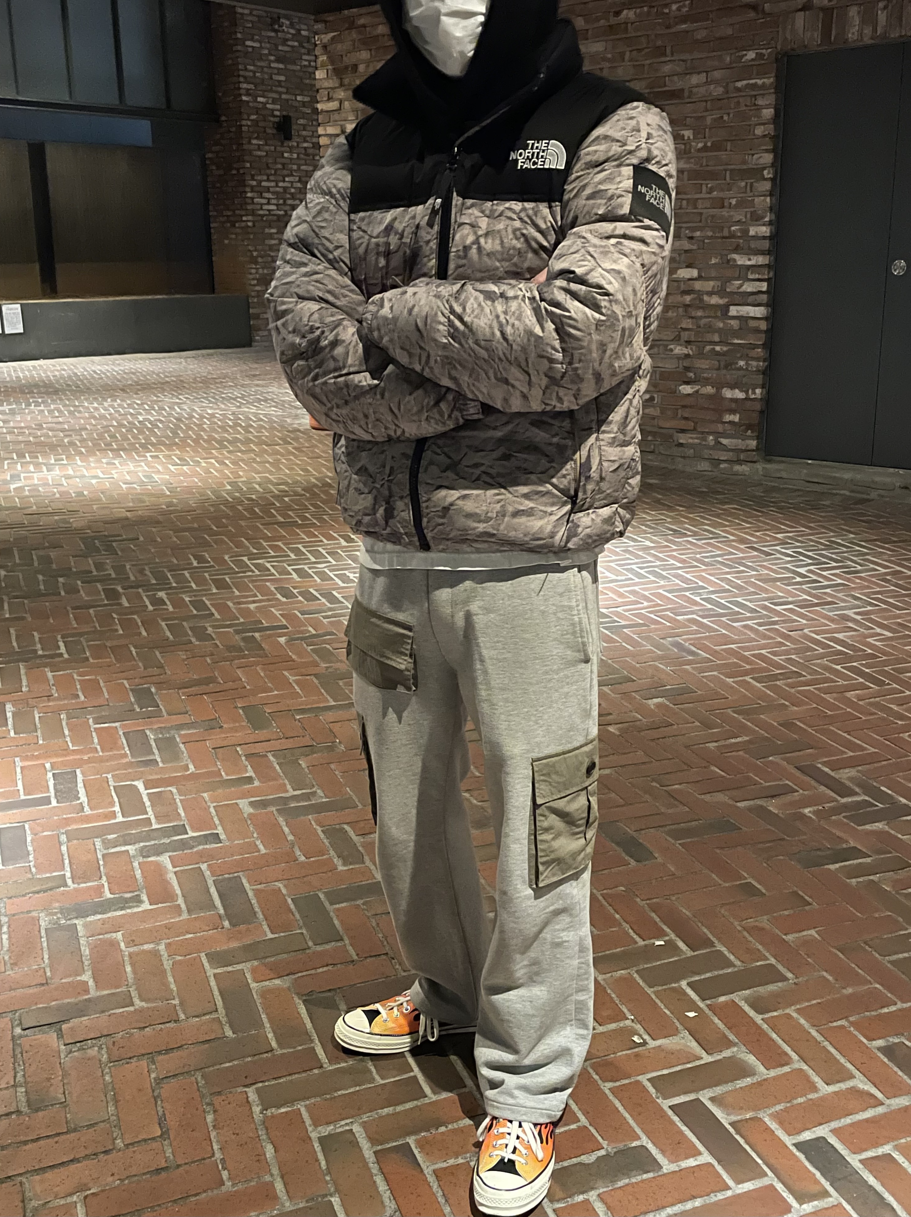 The North Face White Label Novelty Nuptse Down Jacket Beige, Converse Chuck 70 Ox Archive Print Flames Black 착용 스타일