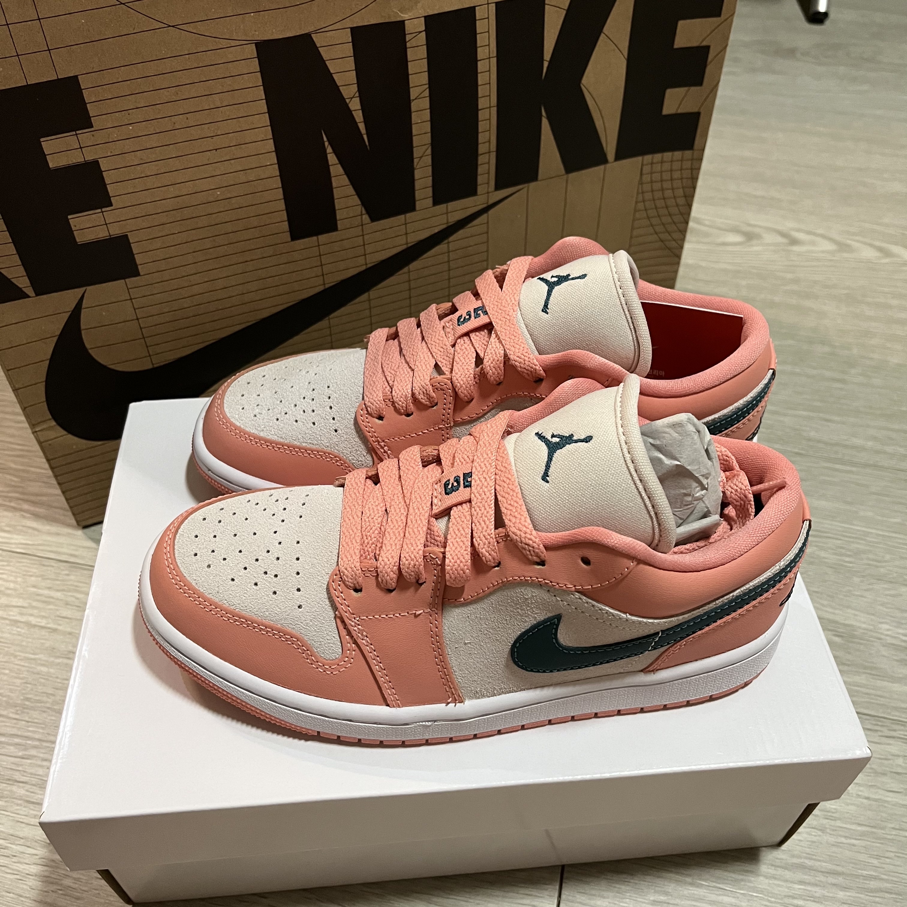 (W) Jordan 1 Low Light Madder Root 착용 스타일 - 1