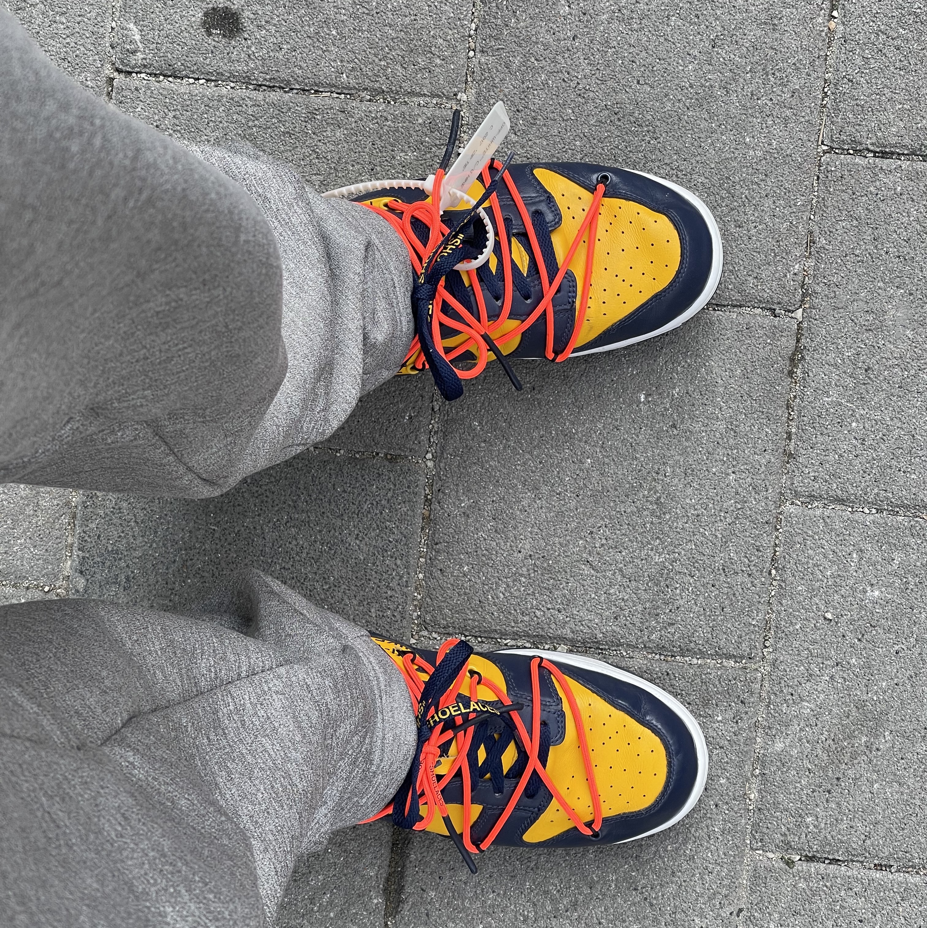 Nike x Off-White Dunk Low University Gold Midnight Navy 착용 스타일 - 1