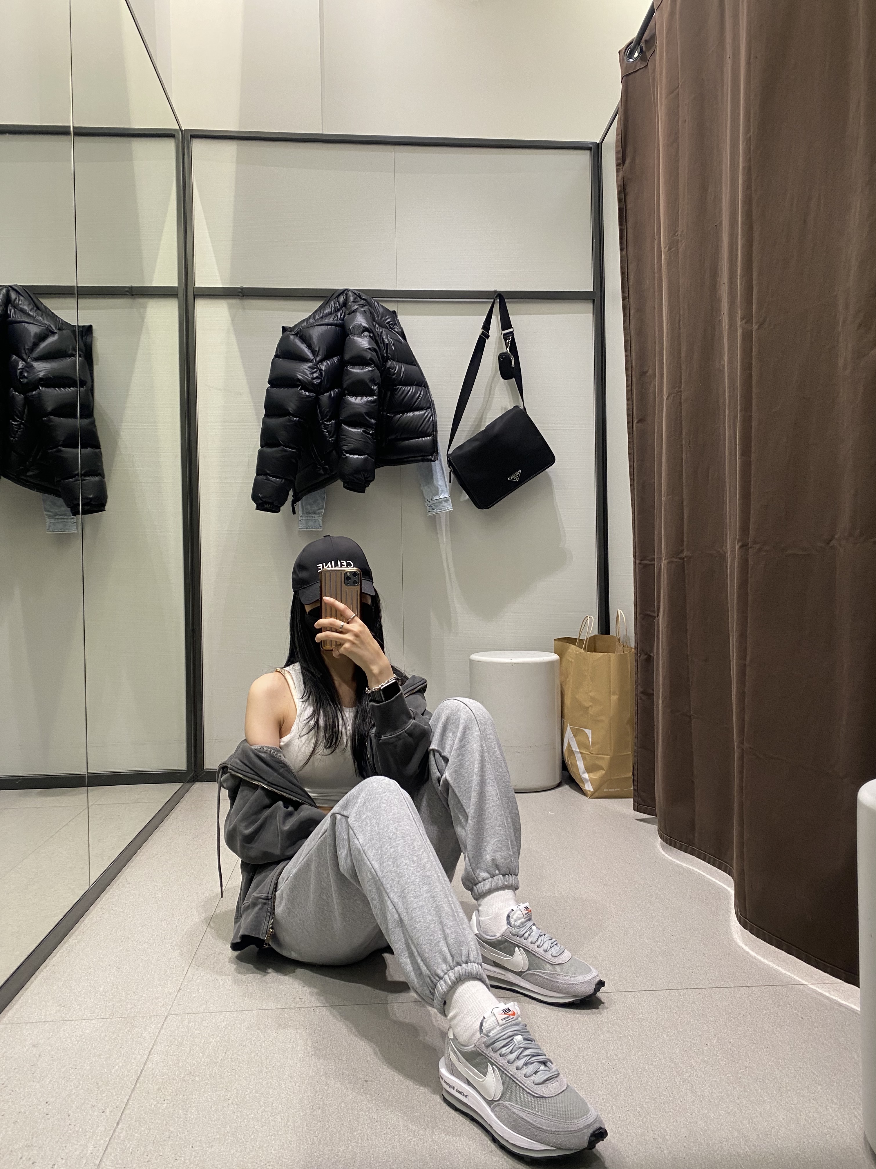 Nike x Sacai x Fragment LDWaffle Light Smoke Grey, Nike x Drake Nocta Puffer Jacket Black - Asia 착용 스타일 - 1