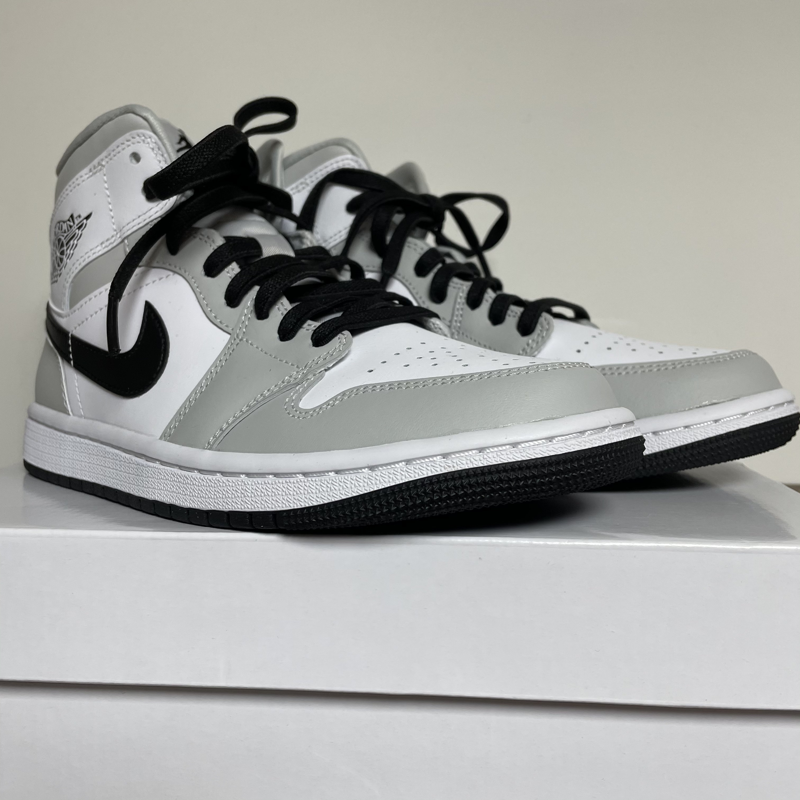 (W) Jordan 1 Mid Grey Fog 착용 스타일 - 1