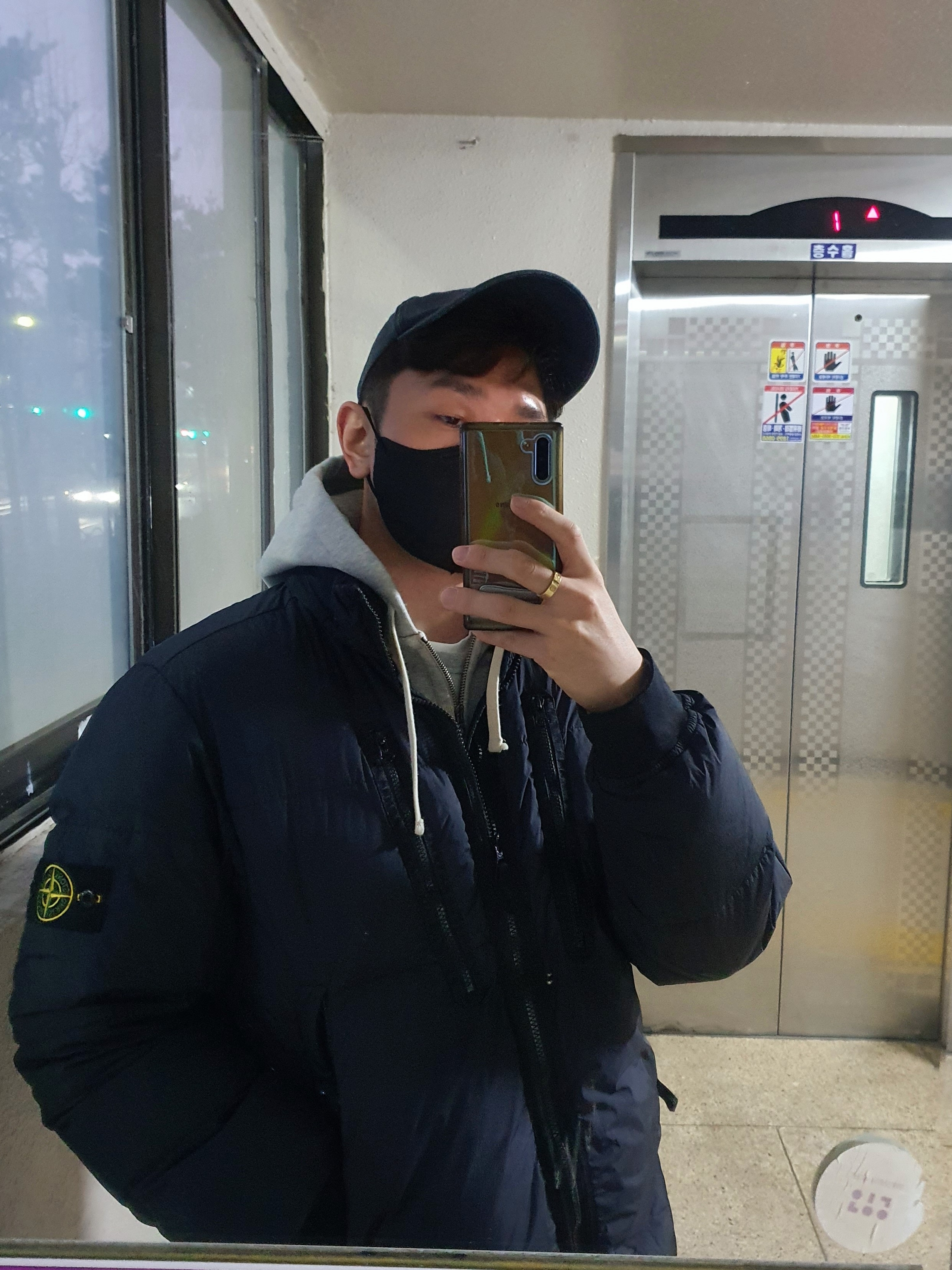 Stone Island 40223 Garment Dyed Crinkle Reps Down Jacket Black - 21FW, Jordan 1 Low OG Starfish 착용 스타일 - 2
