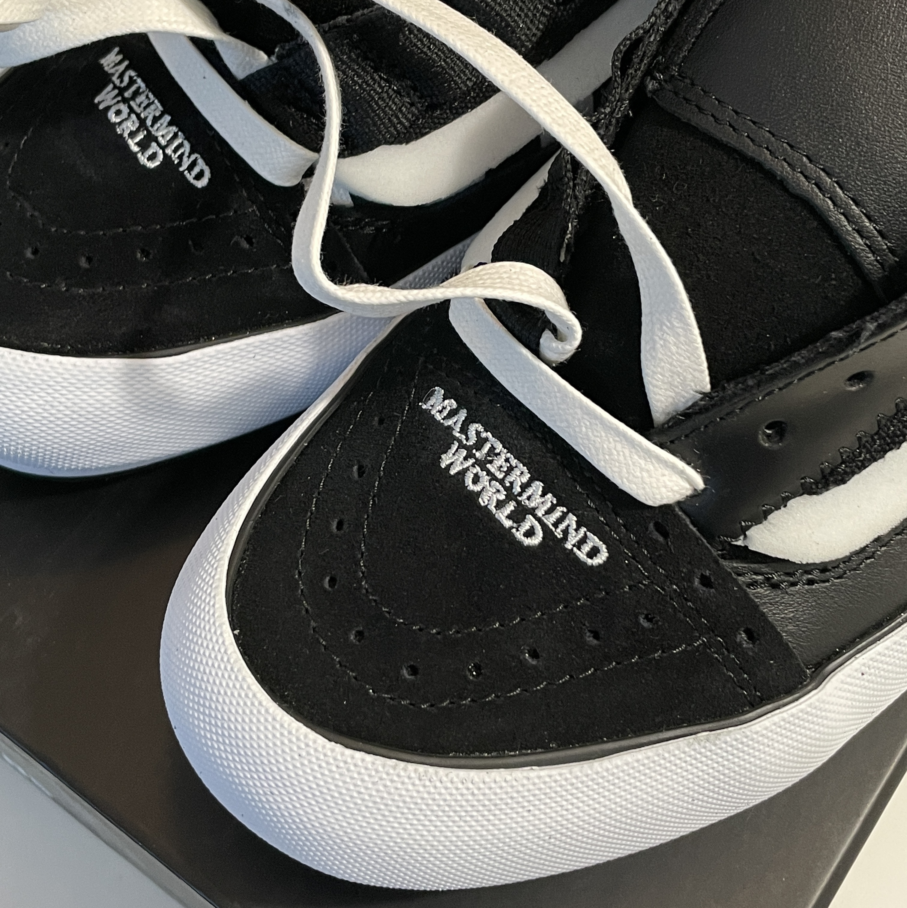 Vans Vault x Mastermind x END. Old Skool Cap LX Black 착용 스타일 - 2
