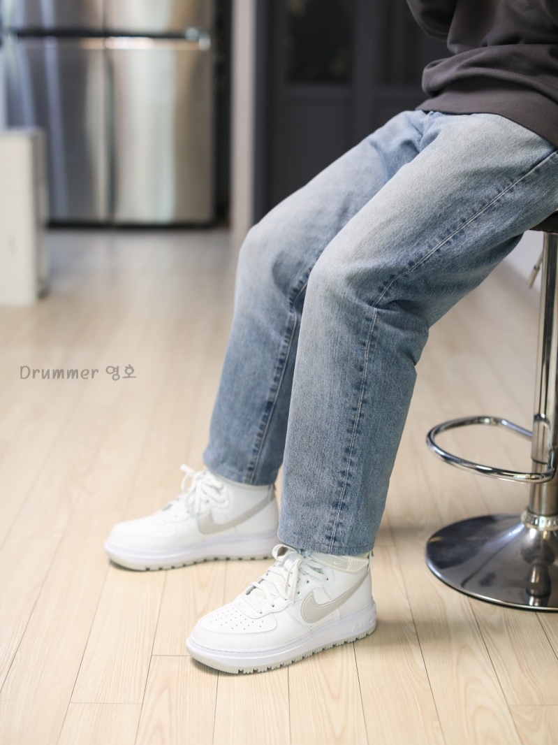 Nike Air Force 1 Boot Summit White Light Bone 착용 스타일 - 3