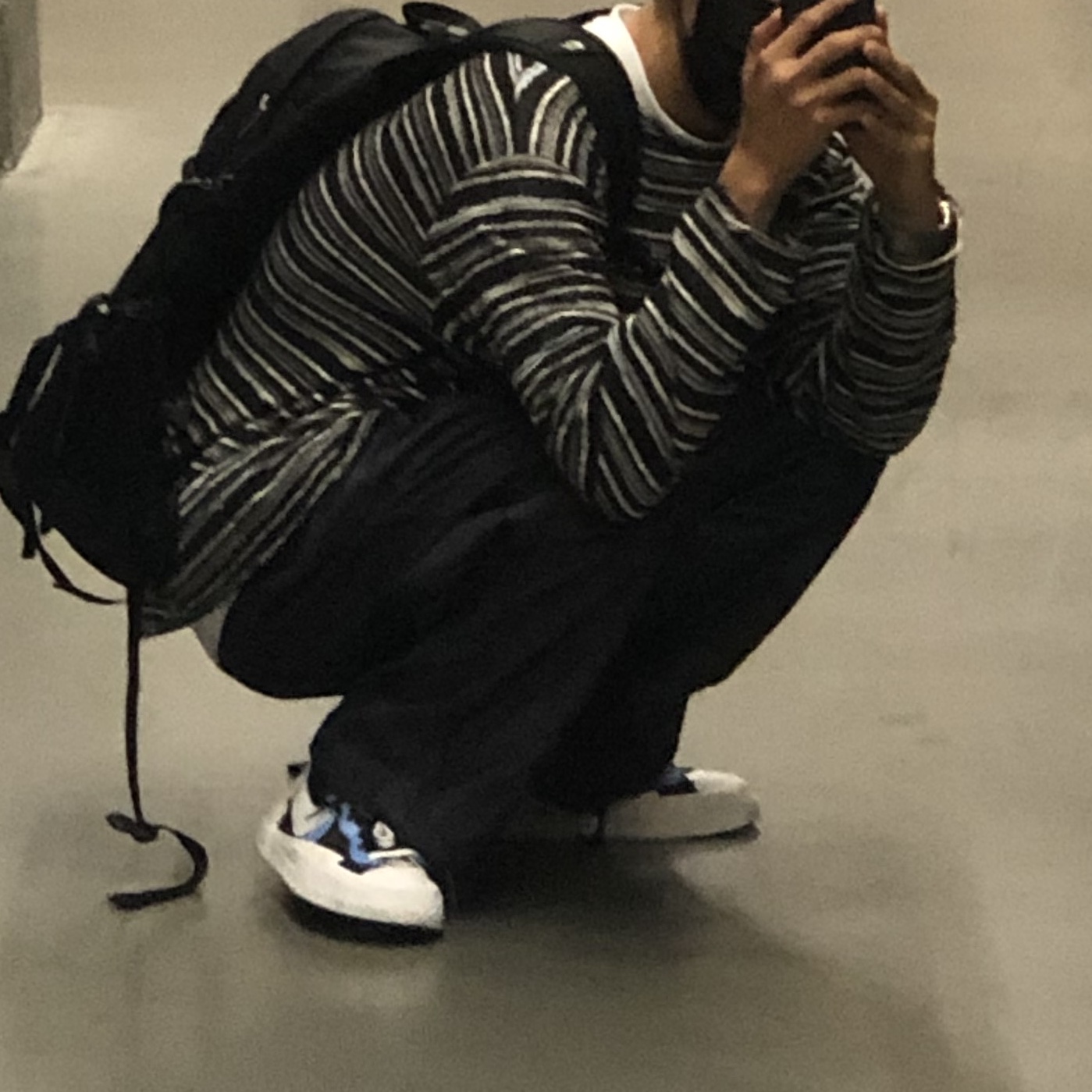 Nike x Sacai Blazer Mid White Black Legend Blue 착용 스타일 - 2