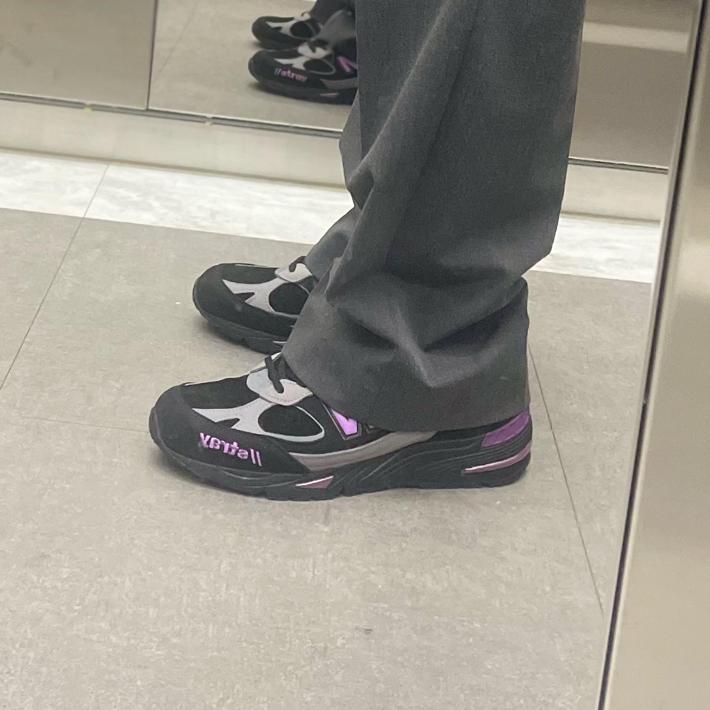 New Balance x Stray Rats 991 Made in UK Black Grey Purple 착용 스타일 - 2