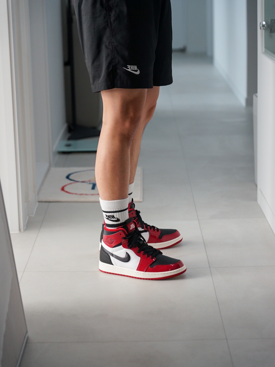 (W) Jordan 1 Zoom Air CMFT Gym Red Black 착용 스타일 - 3