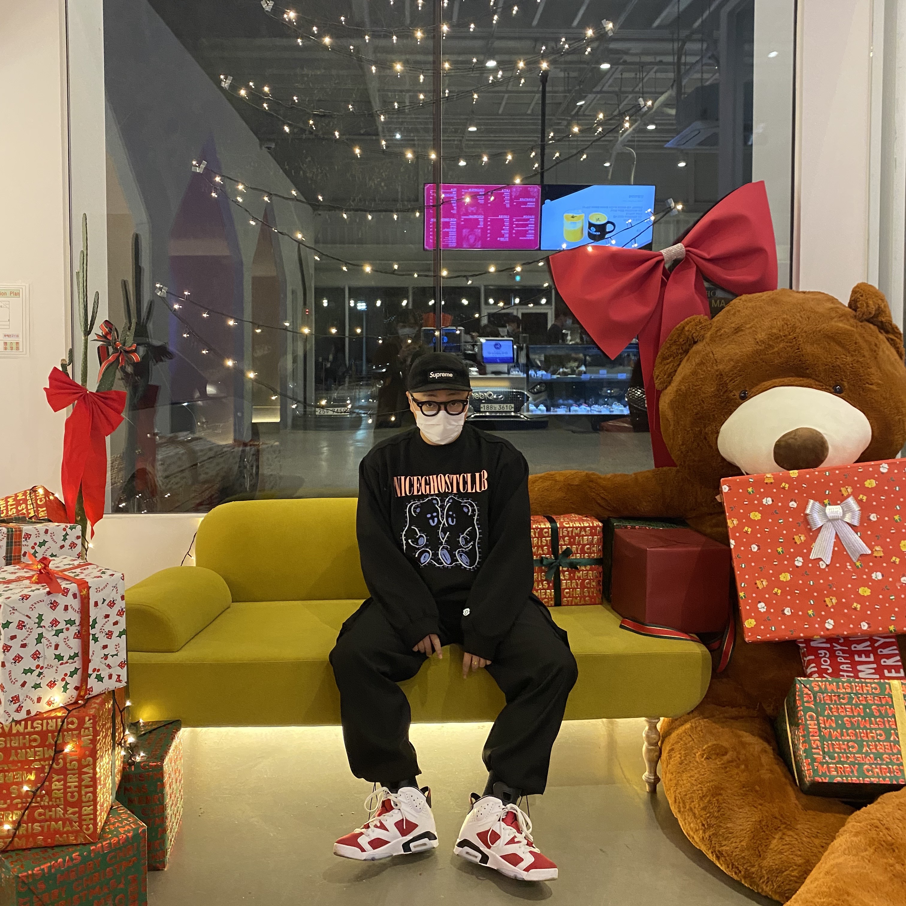 Jordan 6 Retro Carmine 2021, Supreme Gore-Tex Corduroy Camp Cap Black - 21FW 착용 스타일 - 2