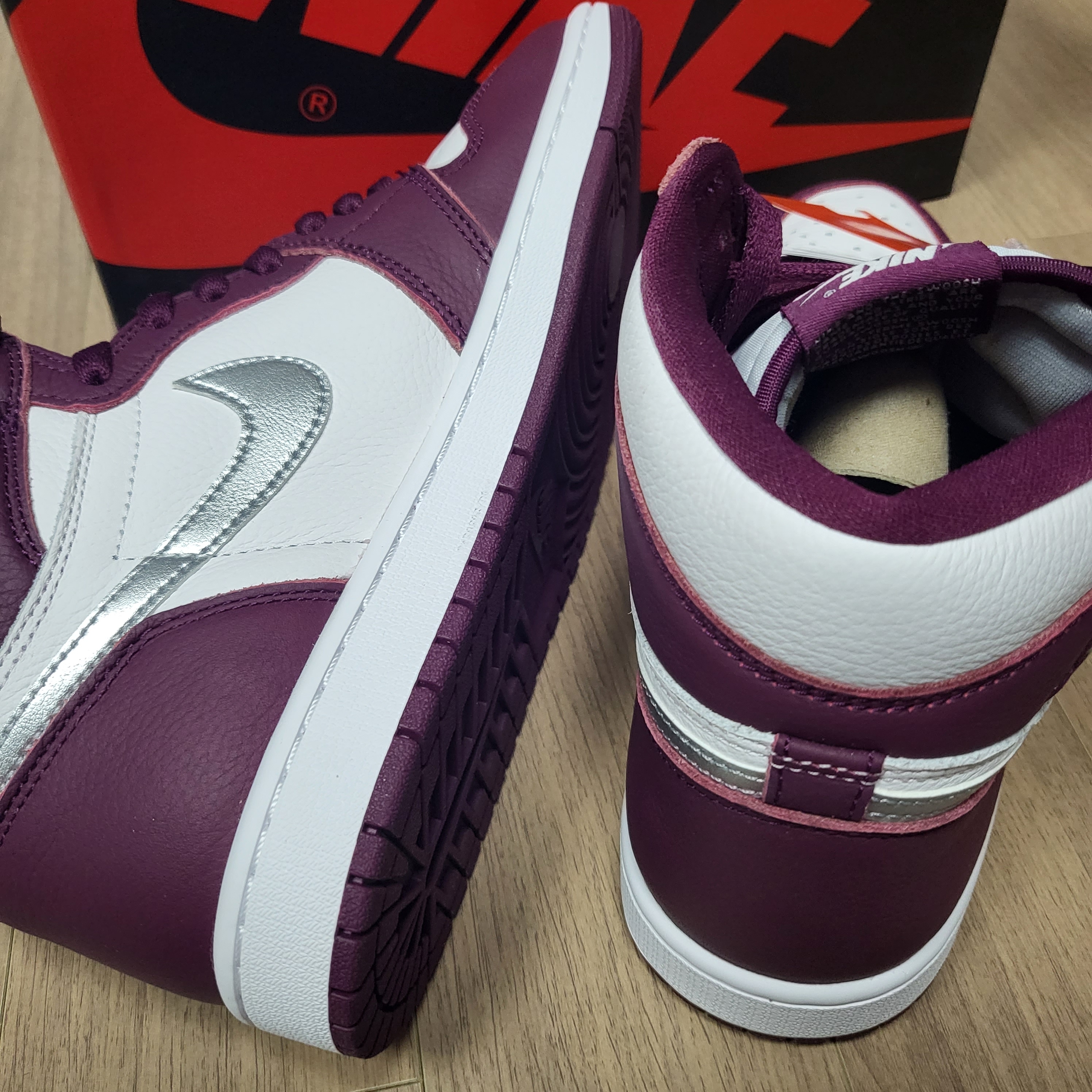 Jordan 1 Retro High OG Bordeaux 착용 스타일 - 2