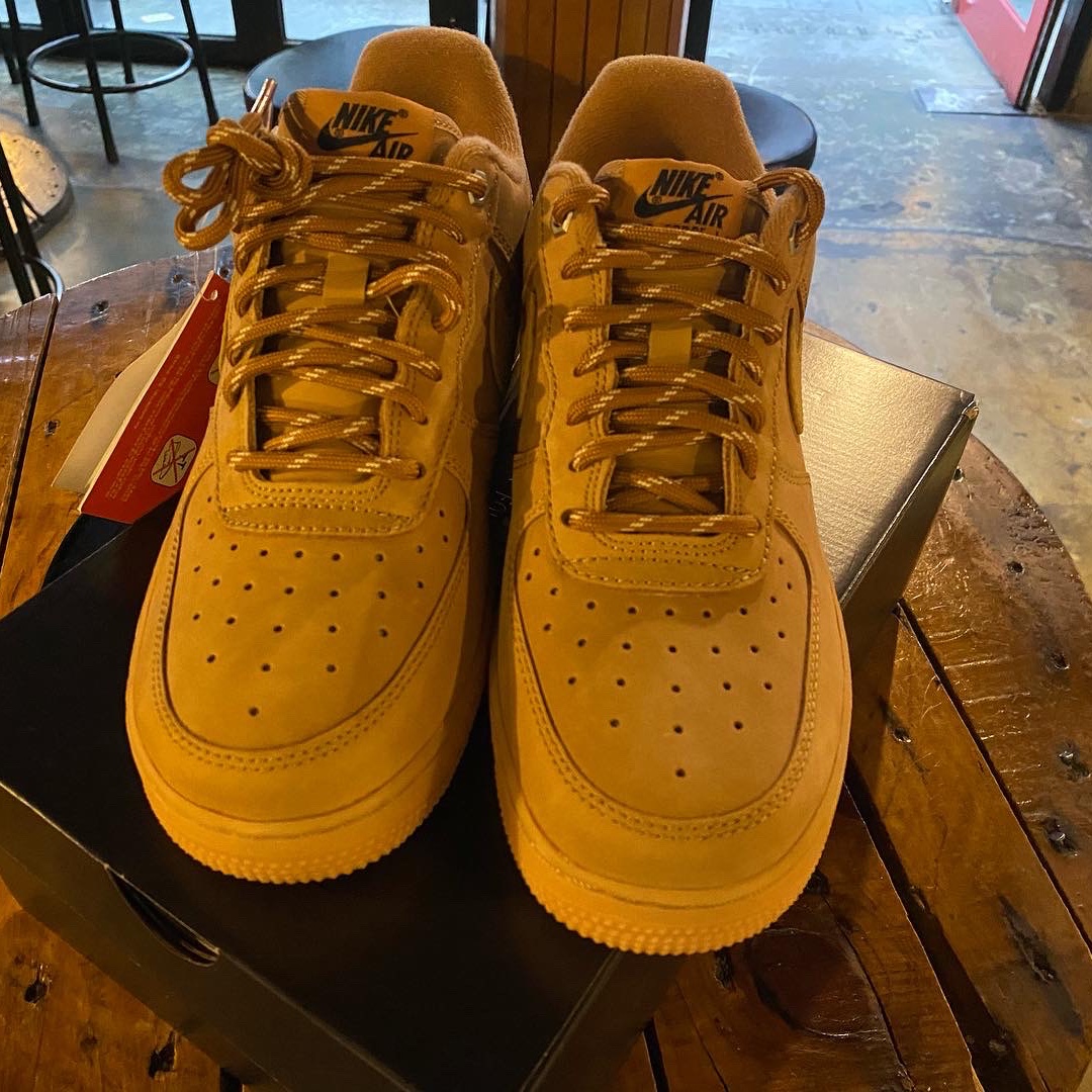 Nike Air Force 1 '07 WB Flax 착용 스타일 - 2