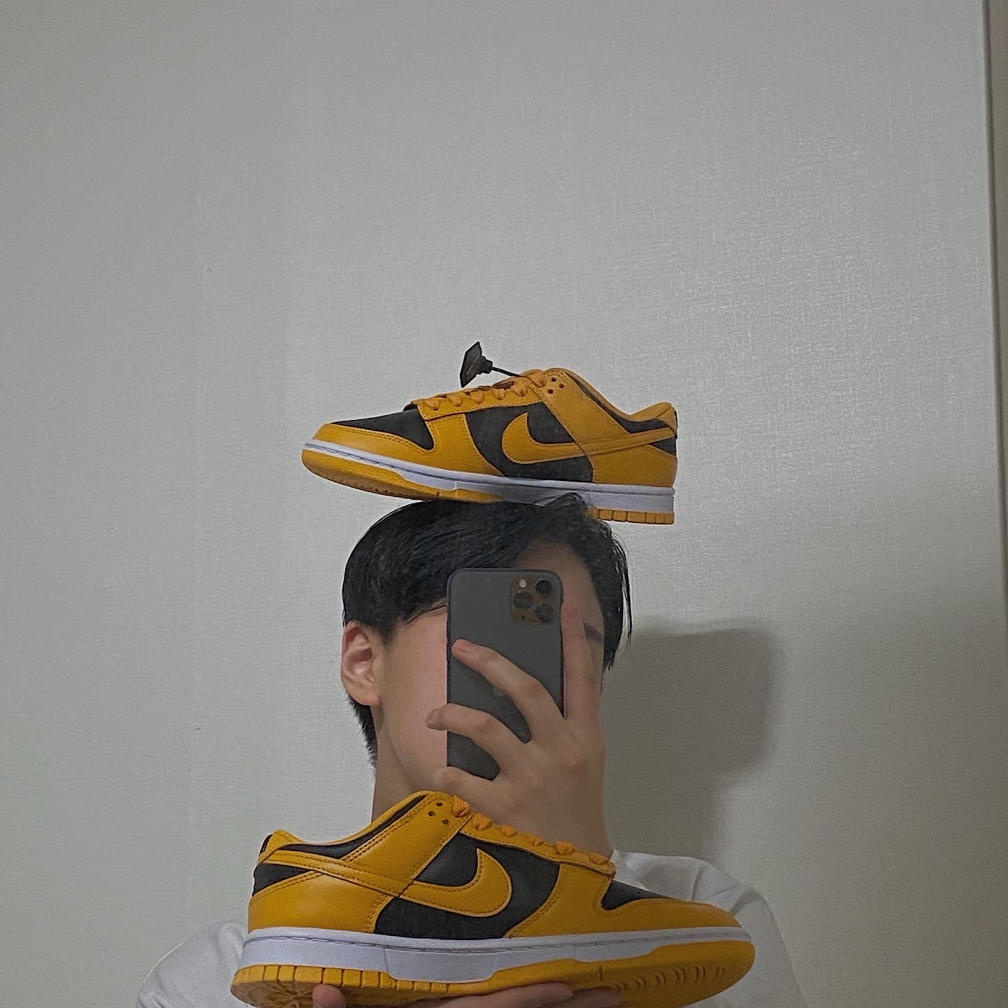 Nike Dunk Low Retro Championship Goldenrod 착용 스타일 - 1