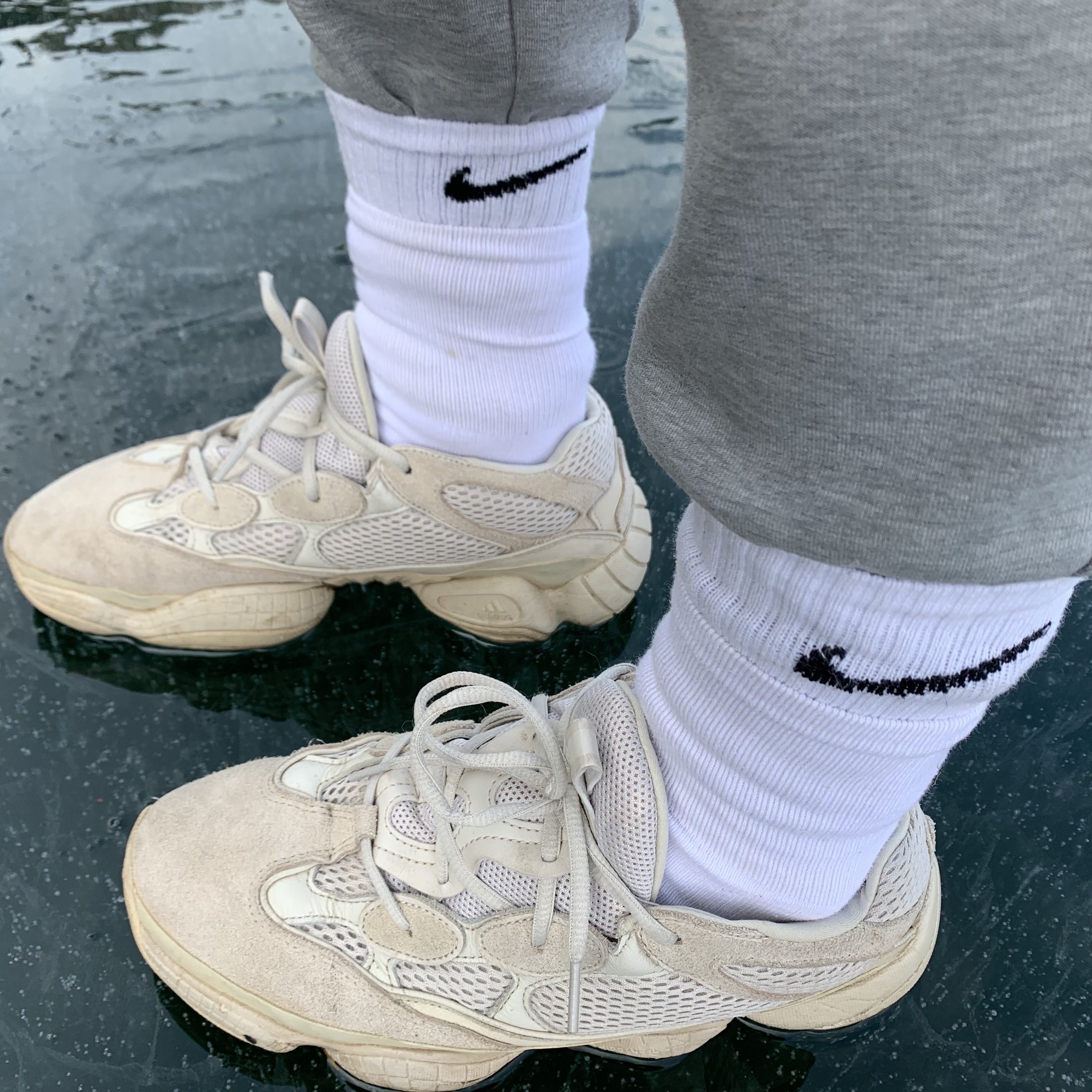 Adidas Yeezy 500 Blush 2018 착용 스타일 - 2