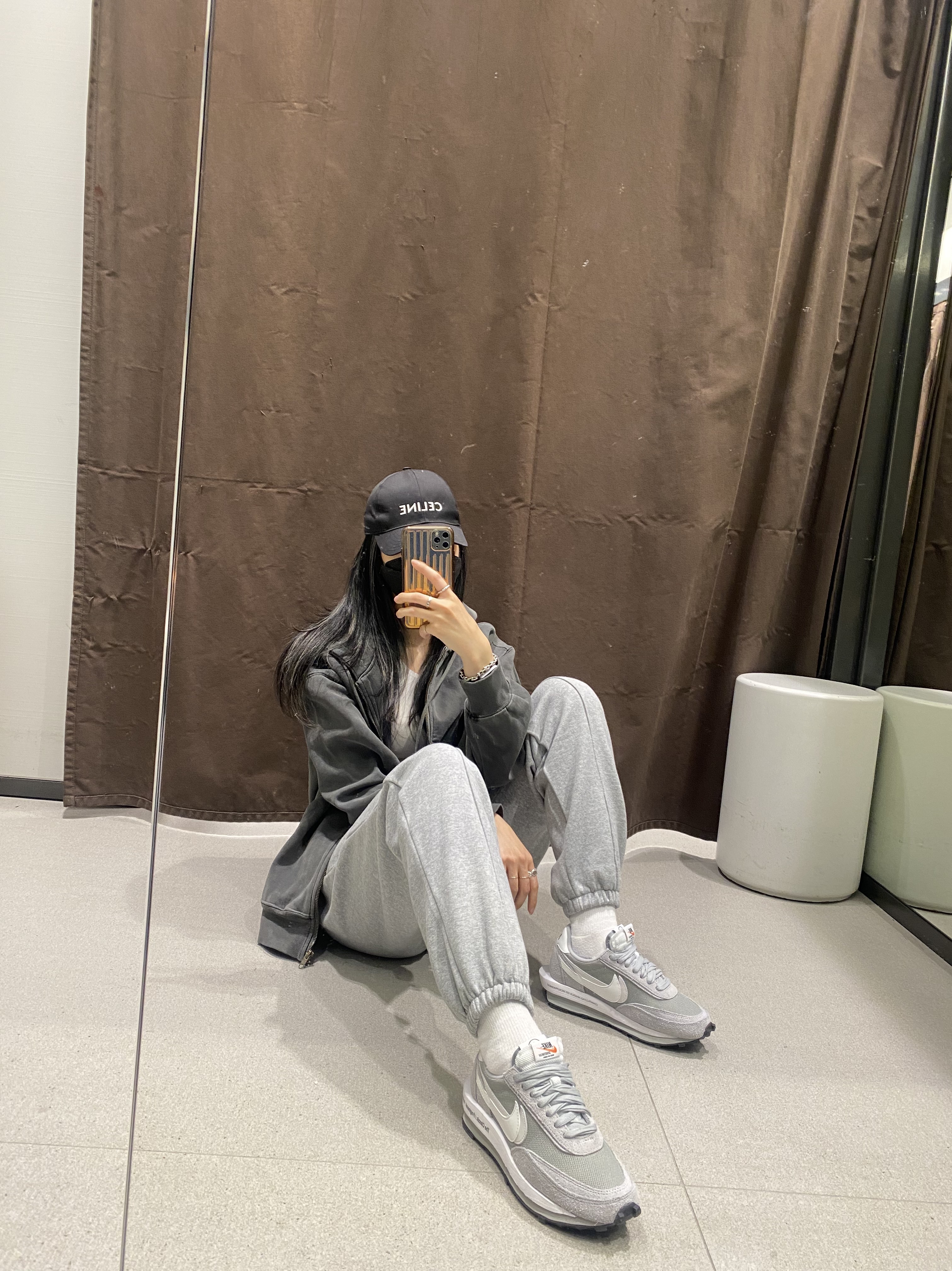 Nike x Sacai x Fragment LDWaffle Light Smoke Grey, Nike x Drake Nocta Puffer Jacket Black - Asia 착용 스타일 - 3