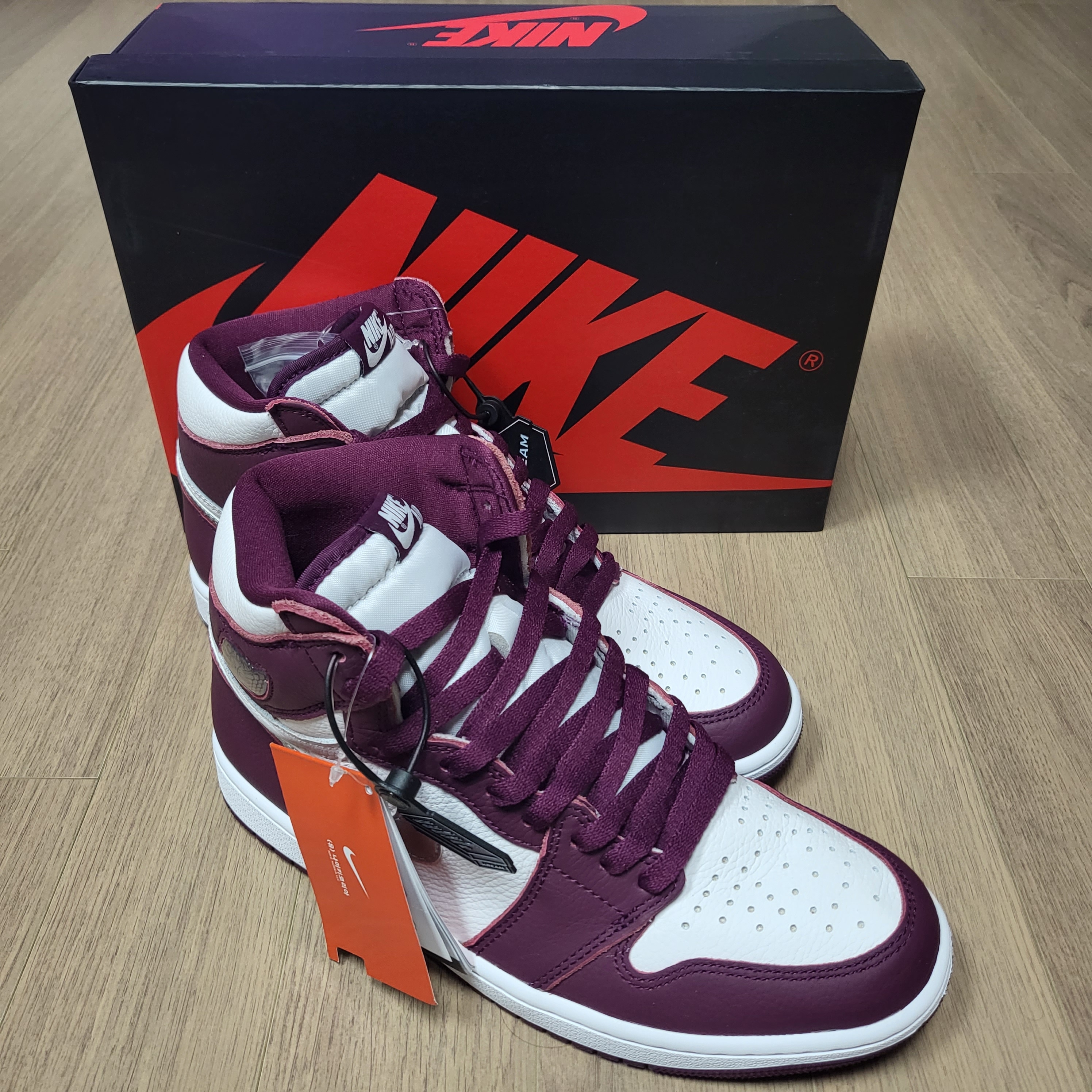 Jordan 1 Retro High OG Bordeaux 착용 스타일 - 3