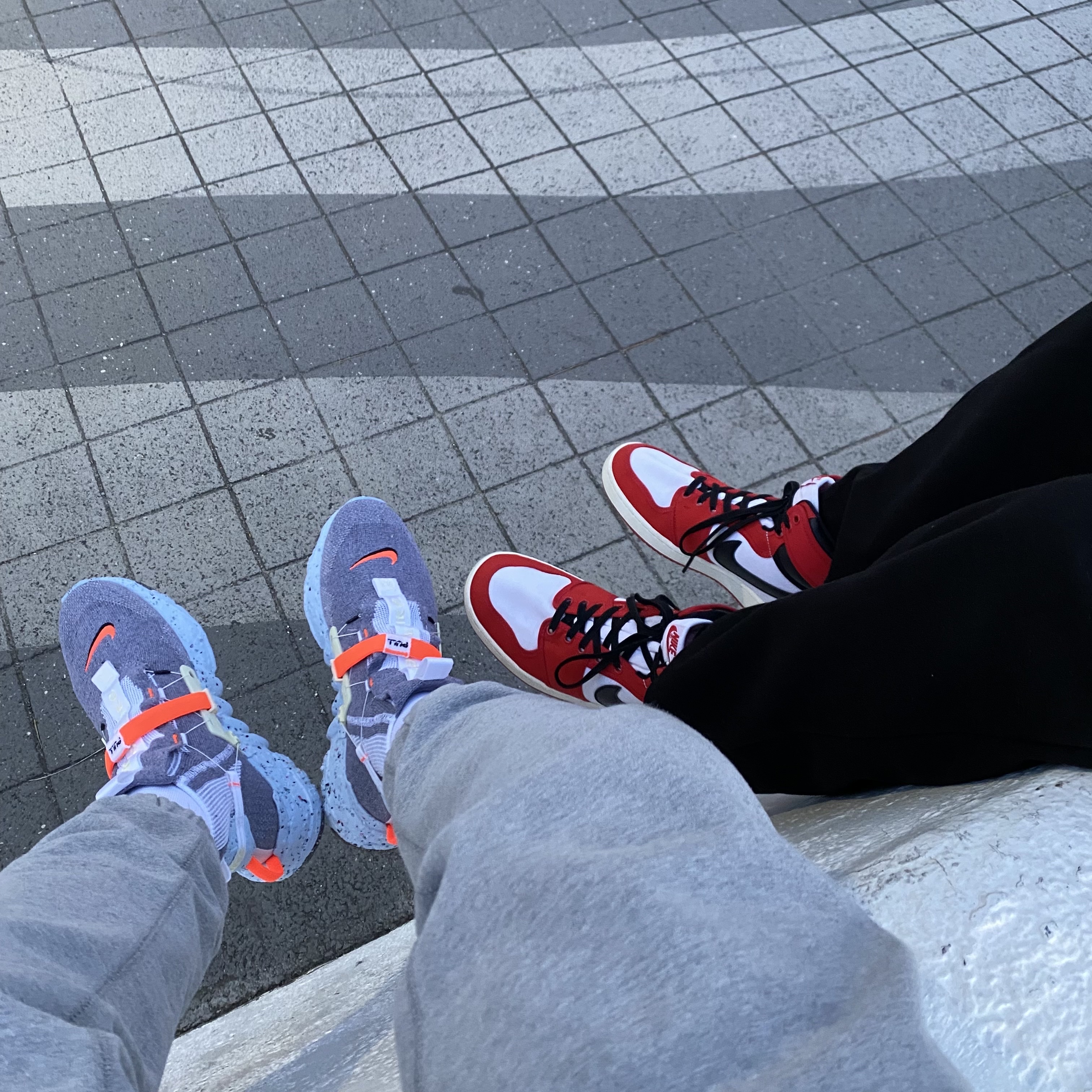 Nike Space Hippie 03 Vast Grey Hyper Crimson, Jordan 1 KO Chicago 2021 착용 스타일