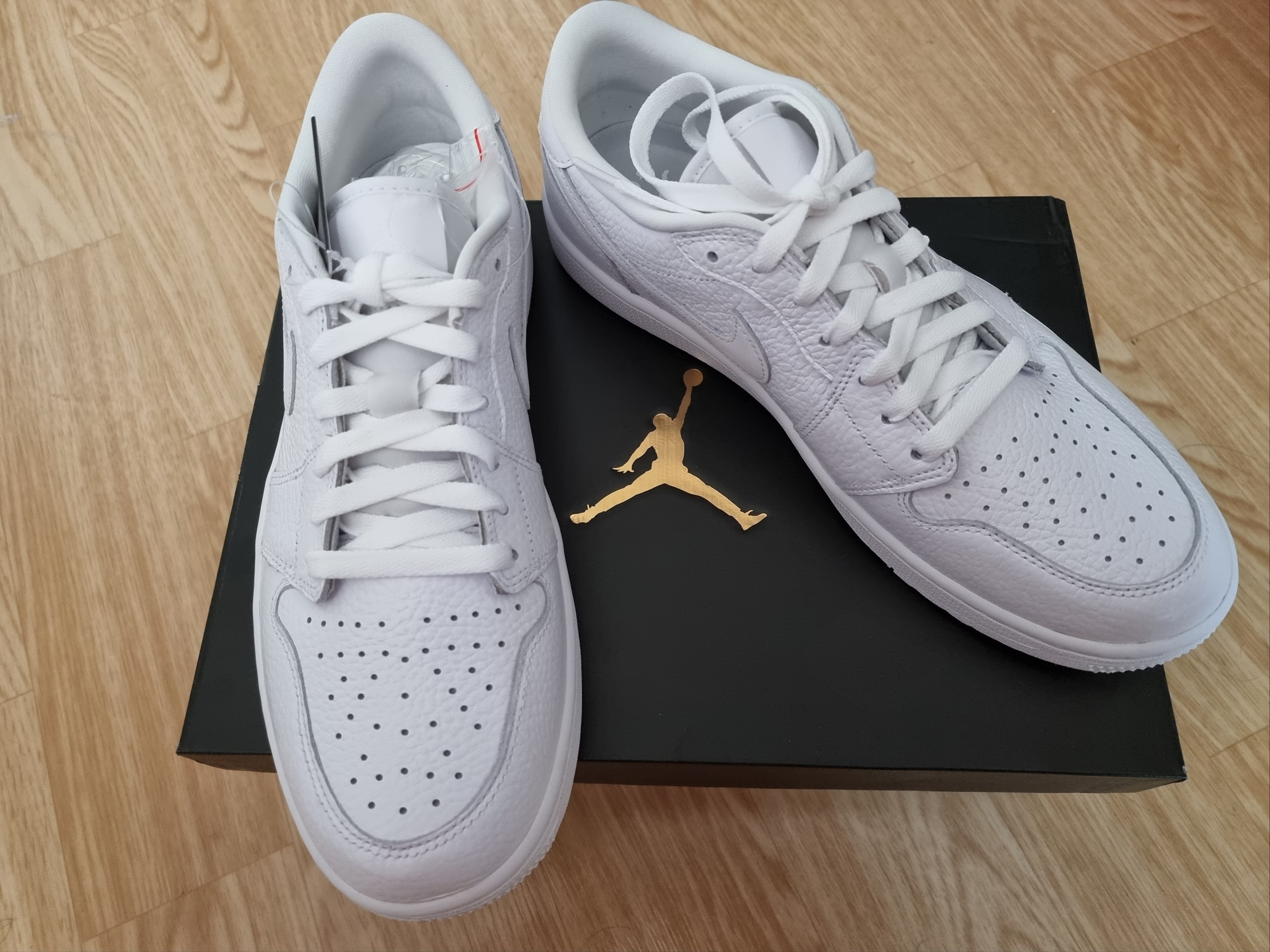 Jordan 1 Low Golf Triple White 착용 스타일