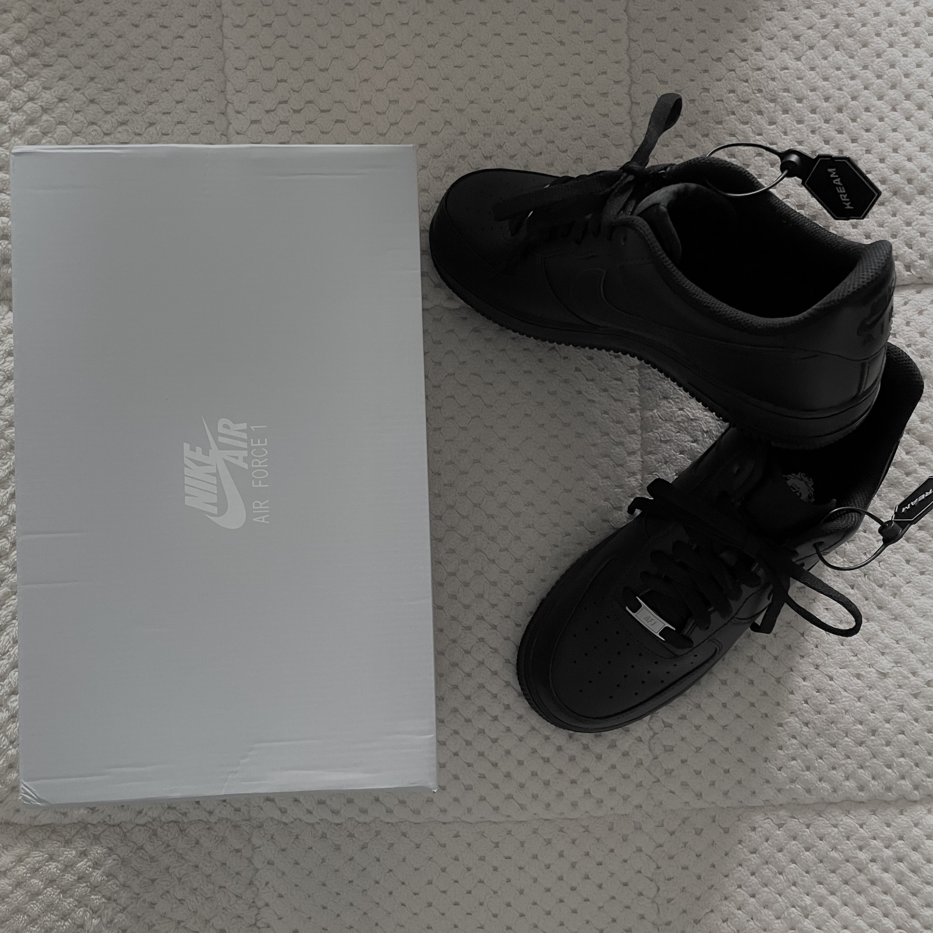 Nike Air Force 1 '07 Low Triple Black 착용 스타일